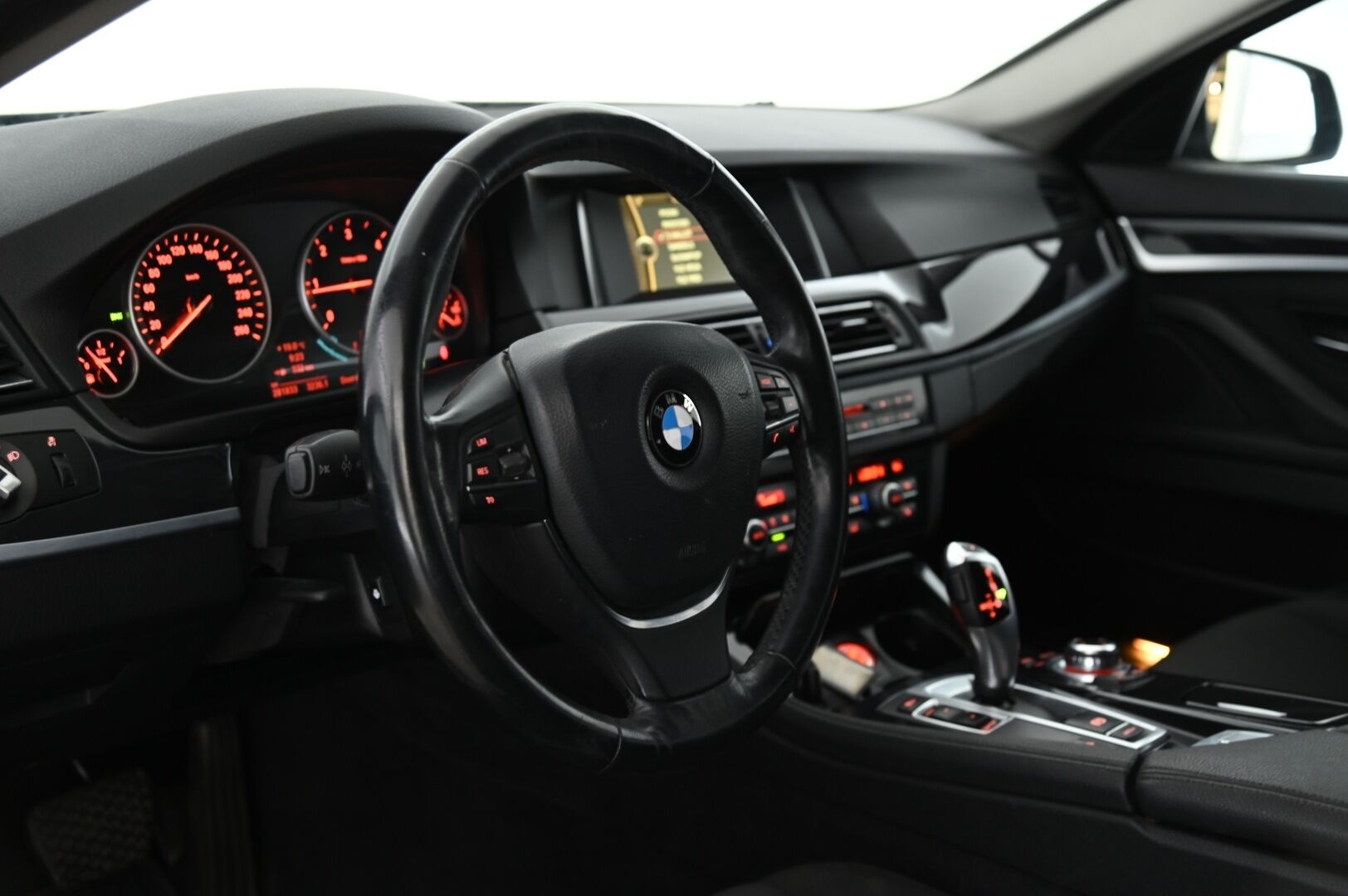 BMW 518 2014 F11 Touring 518d TwinPower Turbo A Business Automatic * Myydään huutokaupat.com* - *Suomi-auto / P. Tutkat / Lohko+sis.p / S. Luukku / Xenon*