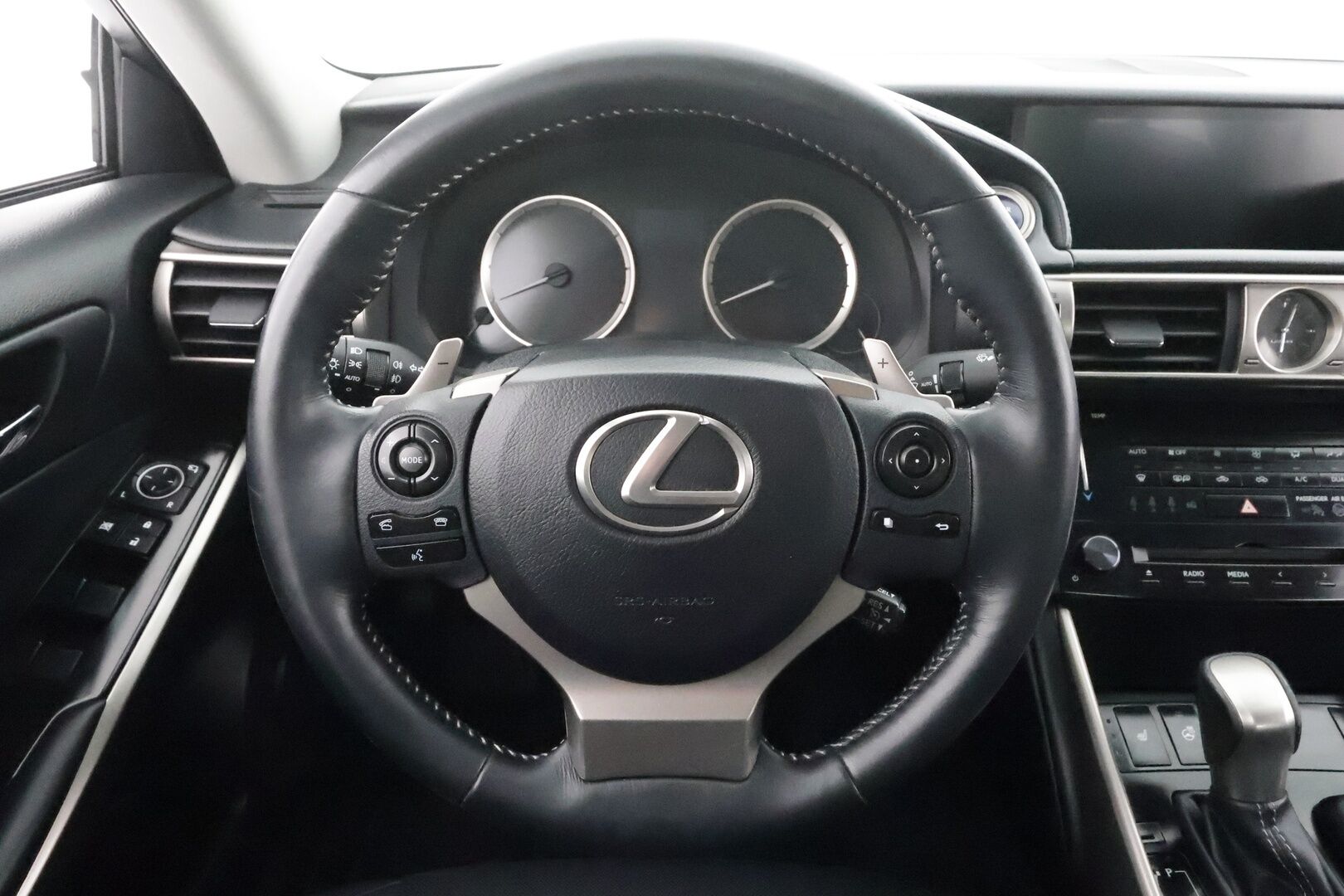 Lexus IS 2013 300h Executive * Suomi-auto / Vakkari / P.tutkat / Xenon / Puolinahat / Lohkolämmitin / KeylessGo * - *2x renkaat&alut*