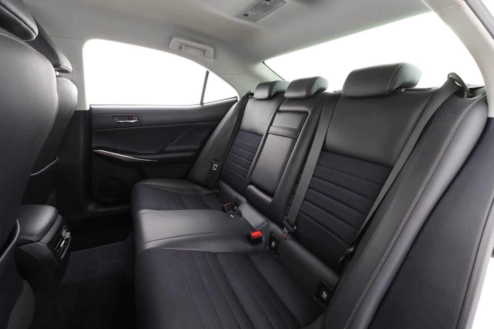 Lexus IS 2013 300h Executive * Suomi-auto / Vakkari / P.tutkat / Xenon / Puolinahat / Lohkolämmitin / KeylessGo * - *2x renkaat&alut*