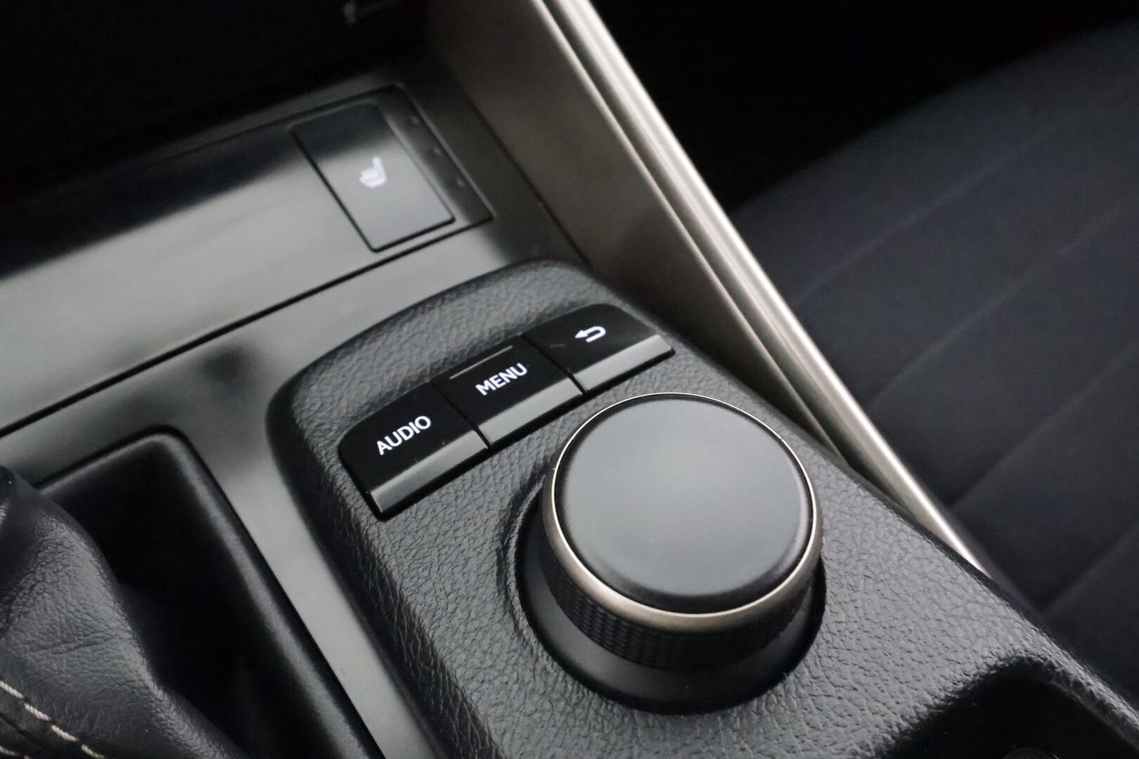 Lexus IS 2013 300h Executive * Suomi-auto / Vakkari / P.tutkat / Xenon / Puolinahat / Lohkolämmitin / KeylessGo * - Kahdet renkaat aluvanteilla / Merkkihuollettu - HULLUT BLACKWEEK JATKOT - KORKOTARJOUS 2,49%