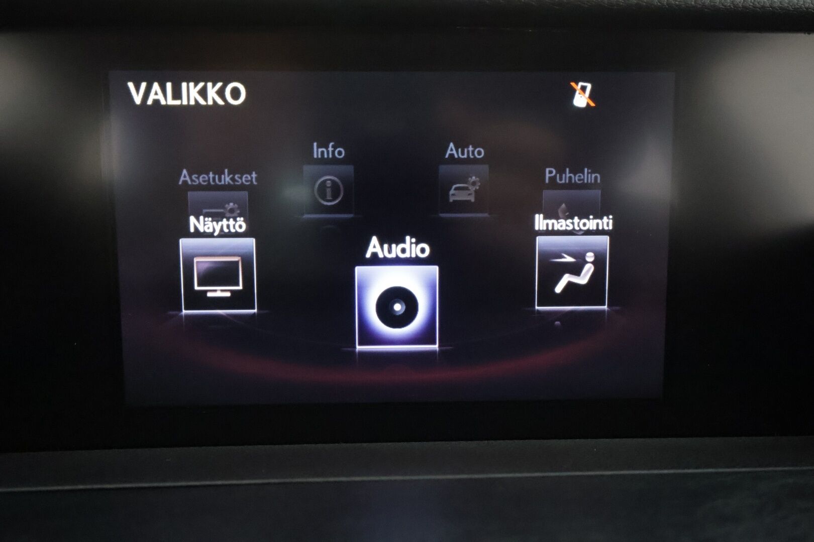 Lexus IS 2013 300h Executive * Suomi-auto / Vakkari / P.tutkat / Xenon / Puolinahat / Lohkolämmitin / KeylessGo * - Kahdet renkaat aluvanteilla / Merkkihuollettu - HULLUT BLACKWEEK JATKOT - KORKOTARJOUS 2,49%