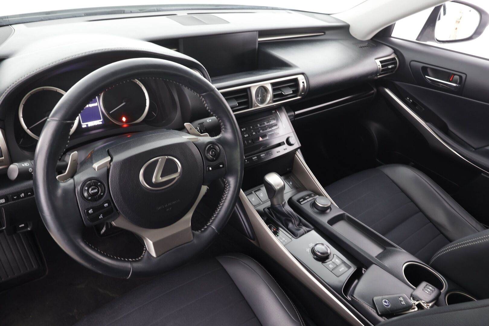 Lexus IS 2013 300h Executive * Suomi-auto / Vakkari / P.tutkat / Xenon / Puolinahat / Lohkolämmitin / KeylessGo * - *2x renkaat&alut*