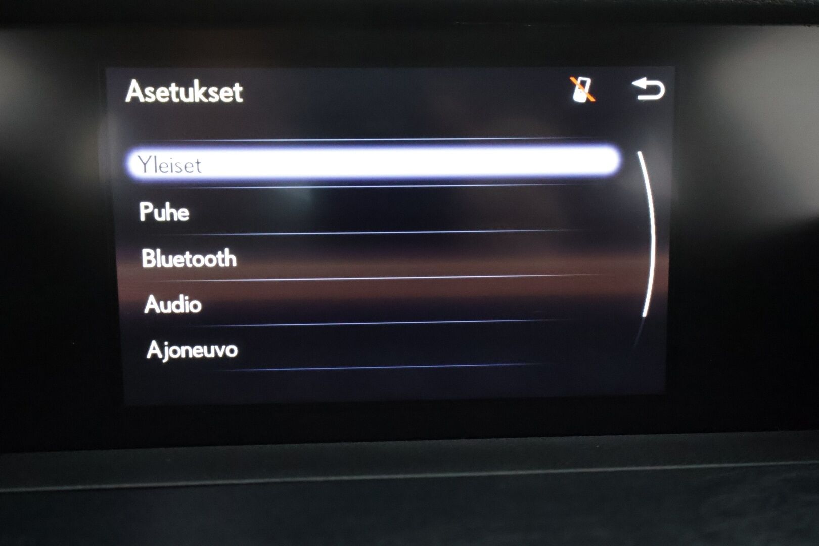 Lexus IS 2013 300h Executive * Suomi-auto / Vakkari / P.tutkat / Xenon / Puolinahat / Lohkolämmitin / KeylessGo * - Kahdet renkaat aluvanteilla / Merkkihuollettu - HULLUT BLACKWEEK JATKOT - KORKOTARJOUS 2,49%