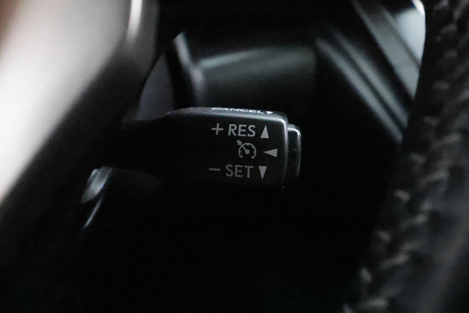 Lexus IS 2013 300h Executive * Suomi-auto / Vakkari / P.tutkat / Xenon / Puolinahat / Lohkolämmitin / KeylessGo * - Kahdet renkaat aluvanteilla / Merkkihuollettu - HULLUT BLACKWEEK JATKOT - KORKOTARJOUS 2,49%