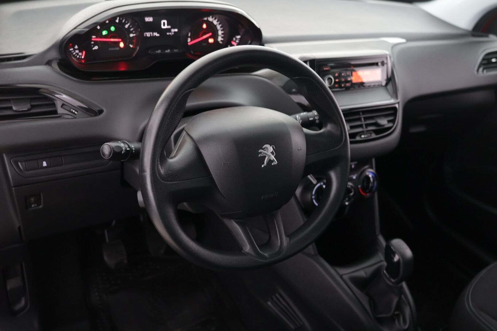 Peugeot 208 2013 Motion VTi 68 / Vakkari / 2x Renkaat / Huoltokirja / *YritysOutlet - Tämä auto myydään vain Yrityksille* - Juuri tehty jakopää! / *YritysOutlet - Tämä auto myydään vain Yrityksille*