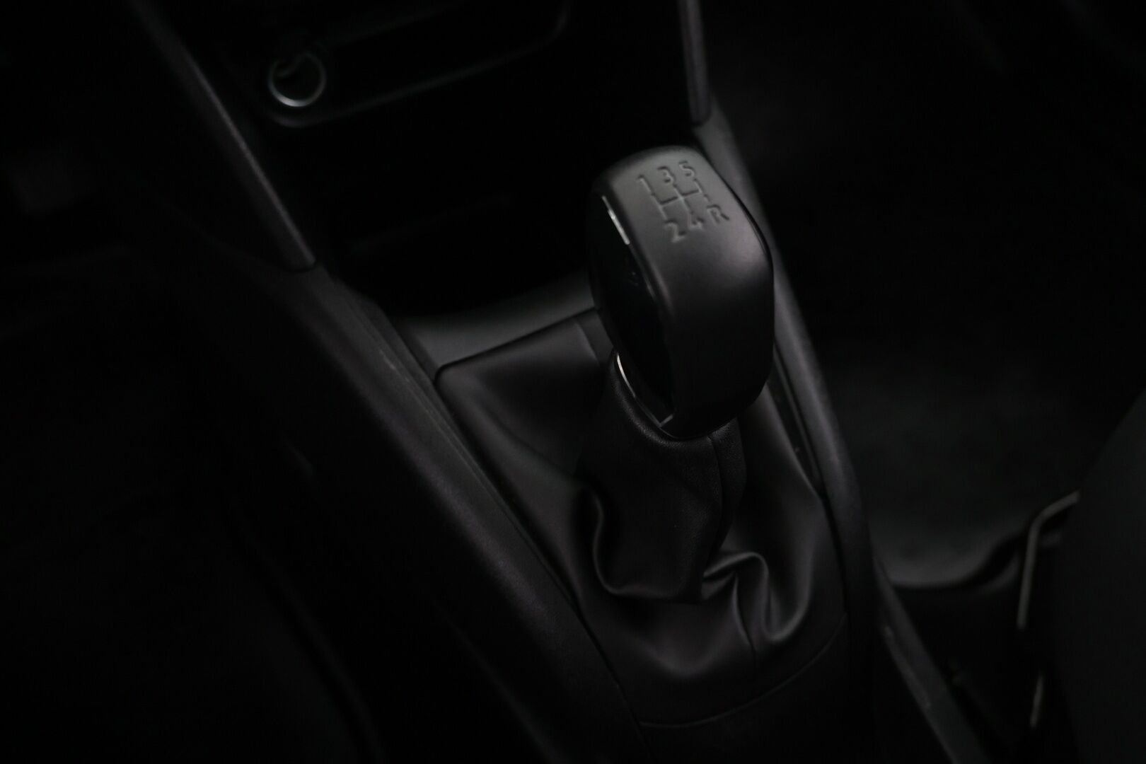 Peugeot 208 2013 Motion VTi 68 / Vakkari / 2x Renkaat / Huoltokirja / *YritysOutlet - Tämä auto myydään vain Yrityksille* - Juuri tehty jakopää! / *YritysOutlet - Tämä auto myydään vain Yrityksille*