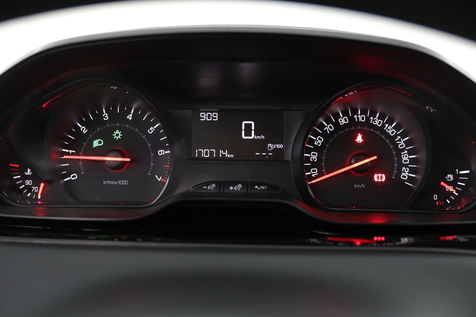 Peugeot 208 2013 Motion VTi 68 / Vakkari / 2x Renkaat / Huoltokirja / *YritysOutlet - Tämä auto myydään vain Yrityksille* - Juuri tehty jakopää! / *YritysOutlet - Tämä auto myydään vain Yrityksille*