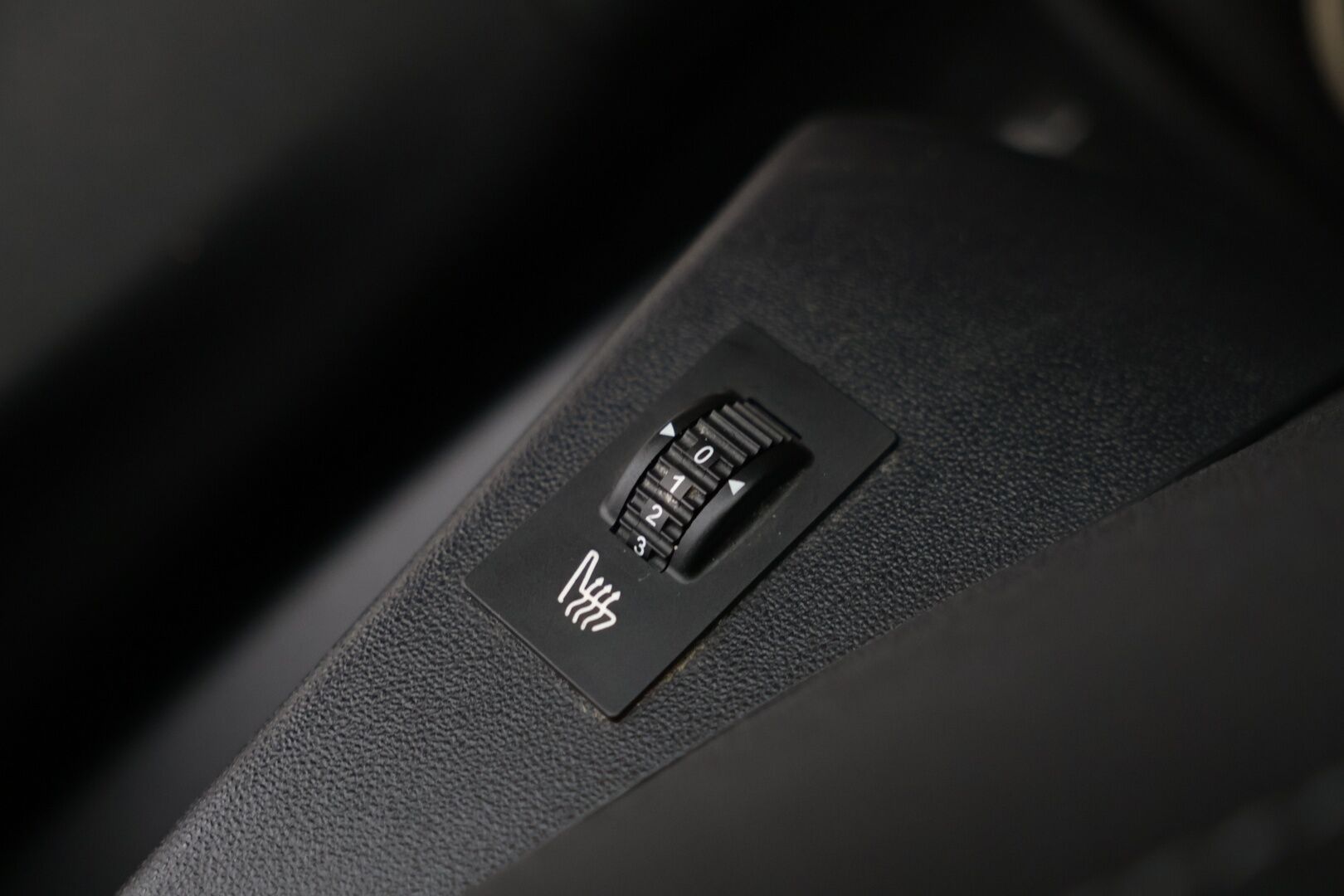 Peugeot 208 2013 Motion VTi 68 / Vakkari / 2x Renkaat / Huoltokirja / *YritysOutlet - Tämä auto myydään vain Yrityksille* - Juuri tehty jakopää! / *YritysOutlet - Tämä auto myydään vain Yrityksille*