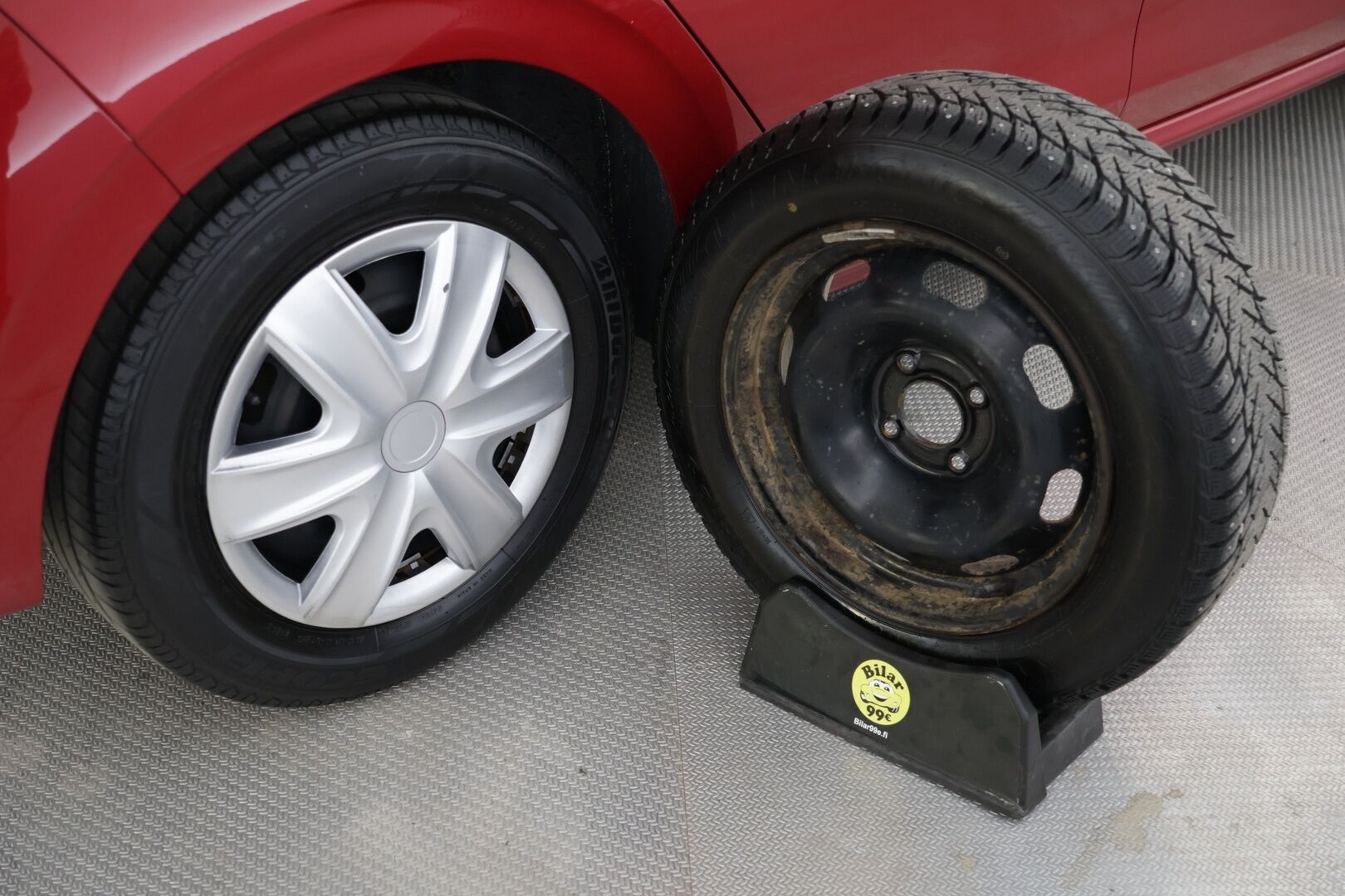 Peugeot 208 2013 Motion VTi 68 / Vakkari / 2x Renkaat / Huoltokirja / *YritysOutlet - Tämä auto myydään vain Yrityksille* - Juuri tehty jakopää! / *YritysOutlet - Tämä auto myydään vain Yrityksille*