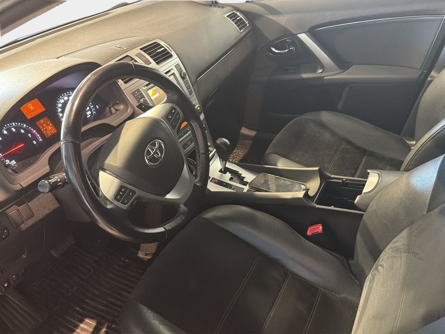 Toyota Avensis 2014 1,8 Valvematic Active Wagon Multidrive S - | Suomi-auto | P.kamera | Koukku | Vakionopeudensäädin | Navi | Lohko+sisätilanlämmitin | 