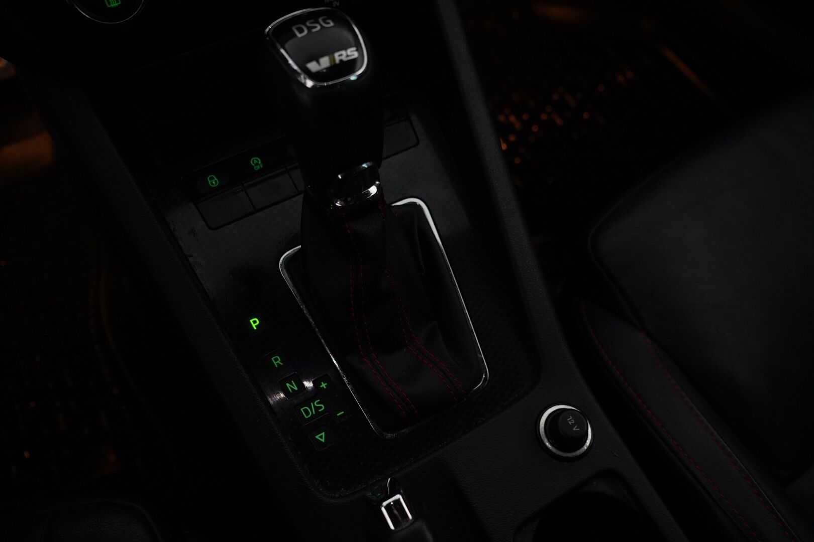 Skoda Octavia 2014 Combi 2,0 TDI RS DSG Autom  Tämä auto myydään YritysOutlet -valikoimasta vain yritykselle - Suomi-auto / Juuri katsastettu / Kahdet renkaat / Kattavat varusteet!