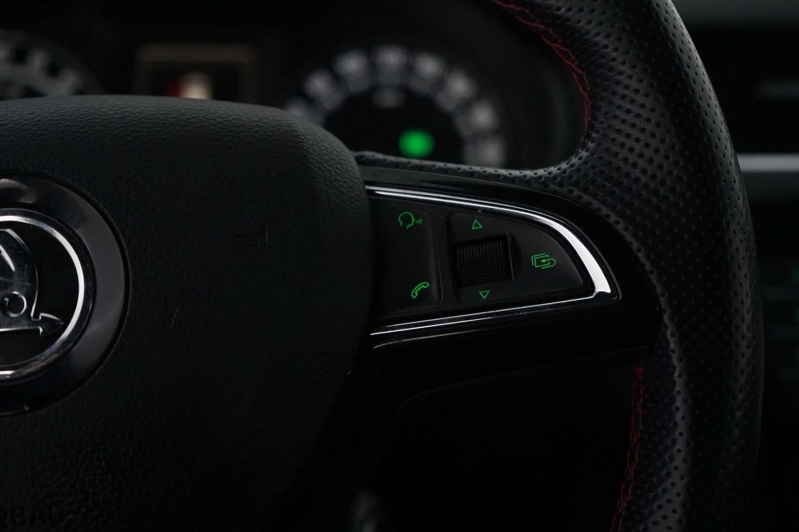 Skoda Octavia 2014 Combi 2,0 TDI RS DSG Autom  Tämä auto myydään YritysOutlet -valikoimasta vain yritykselle - Suomi-auto / Juuri katsastettu / Kahdet renkaat / Kattavat varusteet!