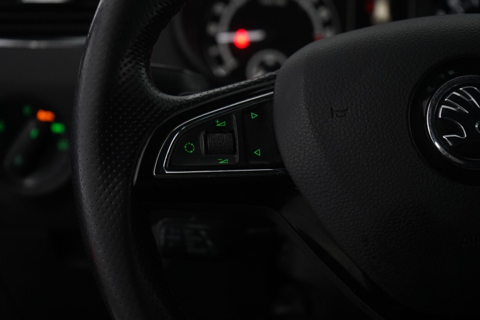 Skoda Octavia 2014 Combi 2,0 TDI RS DSG Autom  Tämä auto myydään YritysOutlet -valikoimasta vain yritykselle - Suomi-auto / Juuri katsastettu / Kahdet renkaat / Kattavat varusteet!