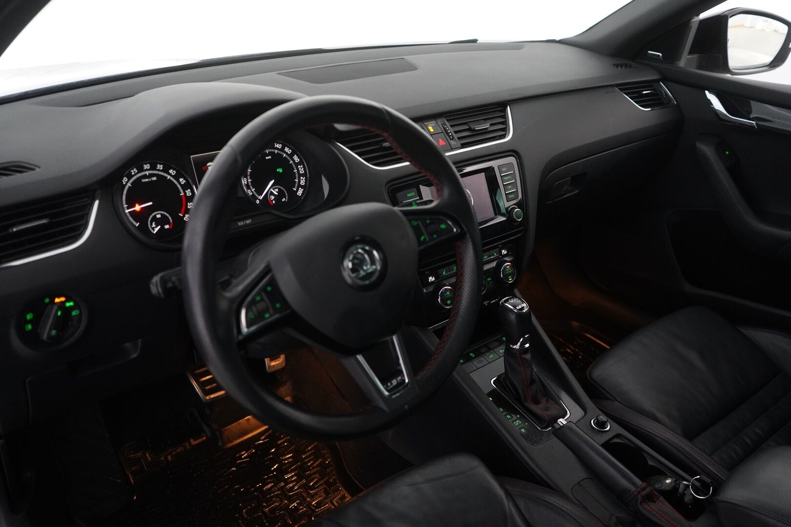 Skoda Octavia 2014 Combi 2,0 TDI RS DSG Autom  Tämä auto myydään YritysOutlet -valikoimasta vain yritykselle - Suomi-auto / Juuri katsastettu / Kahdet renkaat / Kattavat varusteet!