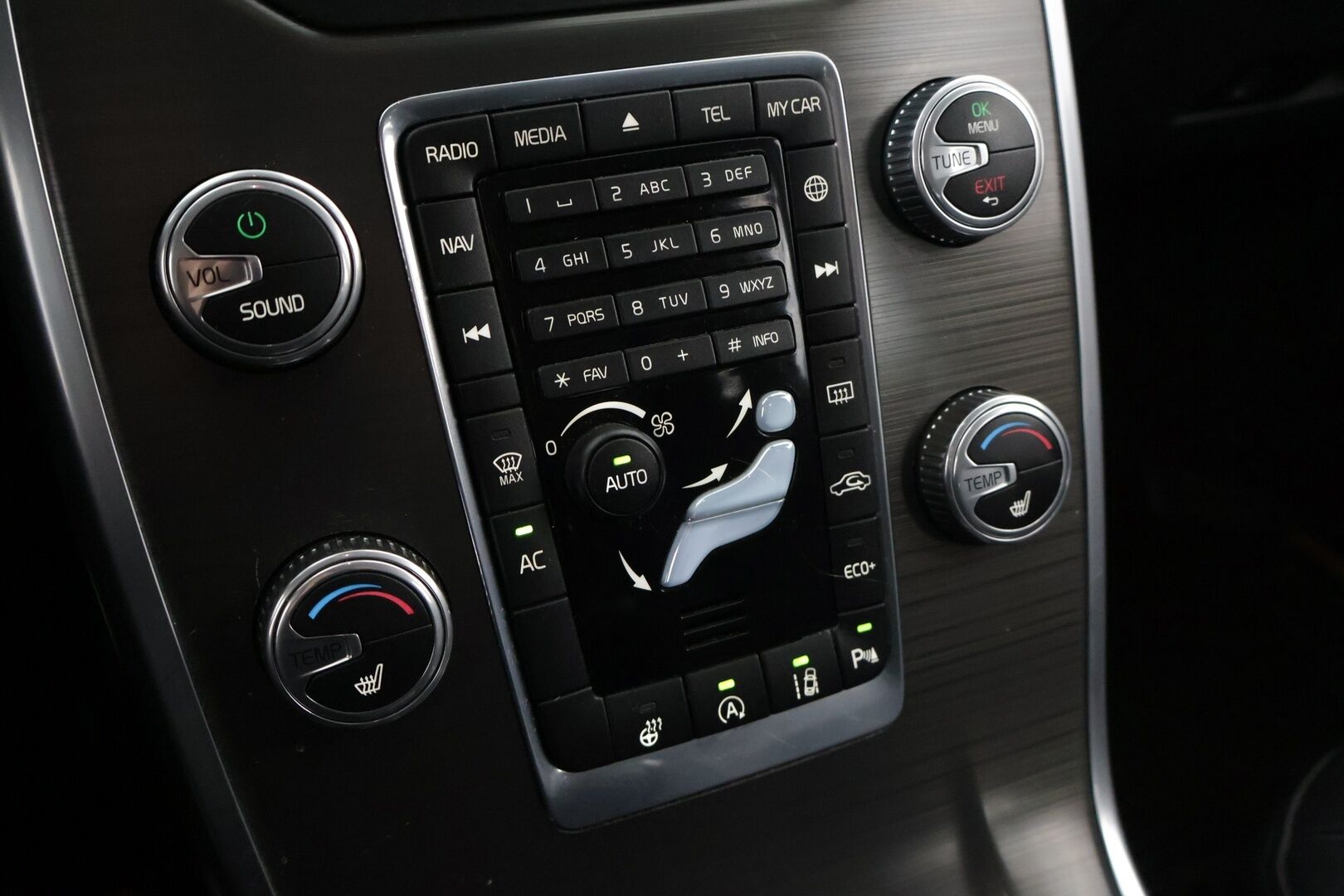 Volvo V70 2015 D4 Business Summum aut * Webasto / Voc / Adapt. Vak / Vetokoukku / Muistipenkki / Nahkasisusta * - * Suomi-auto / Kahdet hyvät renkaat / Leimaa 7/26 saakka *