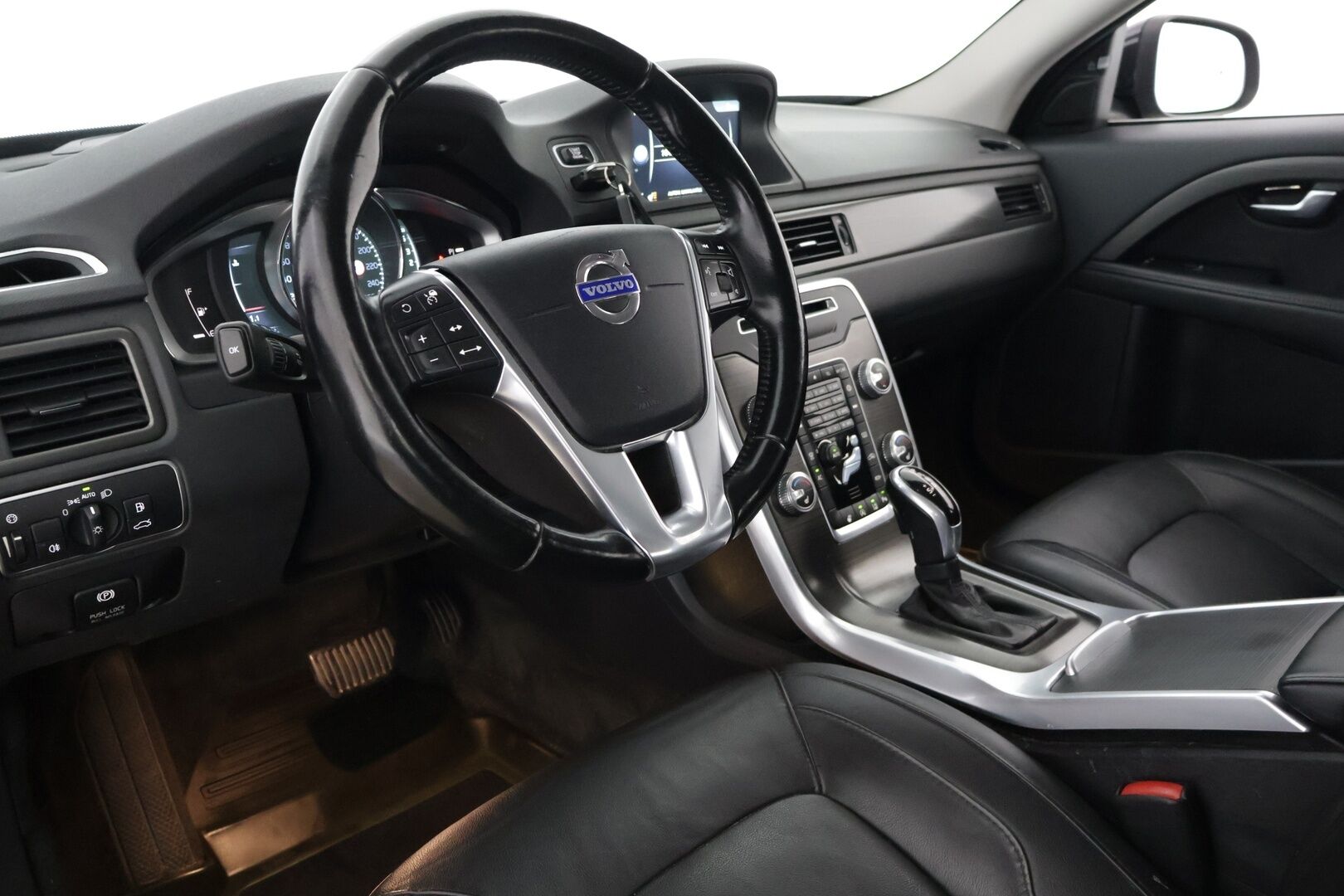 Volvo V70 2015 D4 Business Summum aut * Webasto / Voc / Adapt. Vak / Vetokoukku / Muistipenkki / Nahkasisusta * - * Suomi-auto / Kahdet hyvät renkaat / Leimaa 7/26 saakka *