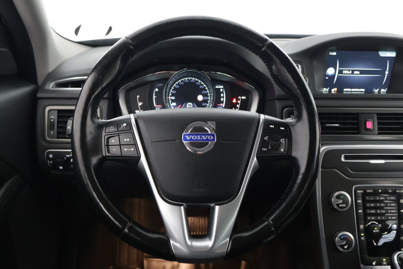 Volvo V70 2015 D4 Business Summum aut * Webasto / Voc / Adapt. Vak / Vetokoukku / Muistipenkki / Nahkasisusta * - * Suomi-auto / Kahdet hyvät renkaat / Leimaa 7/26 saakka *