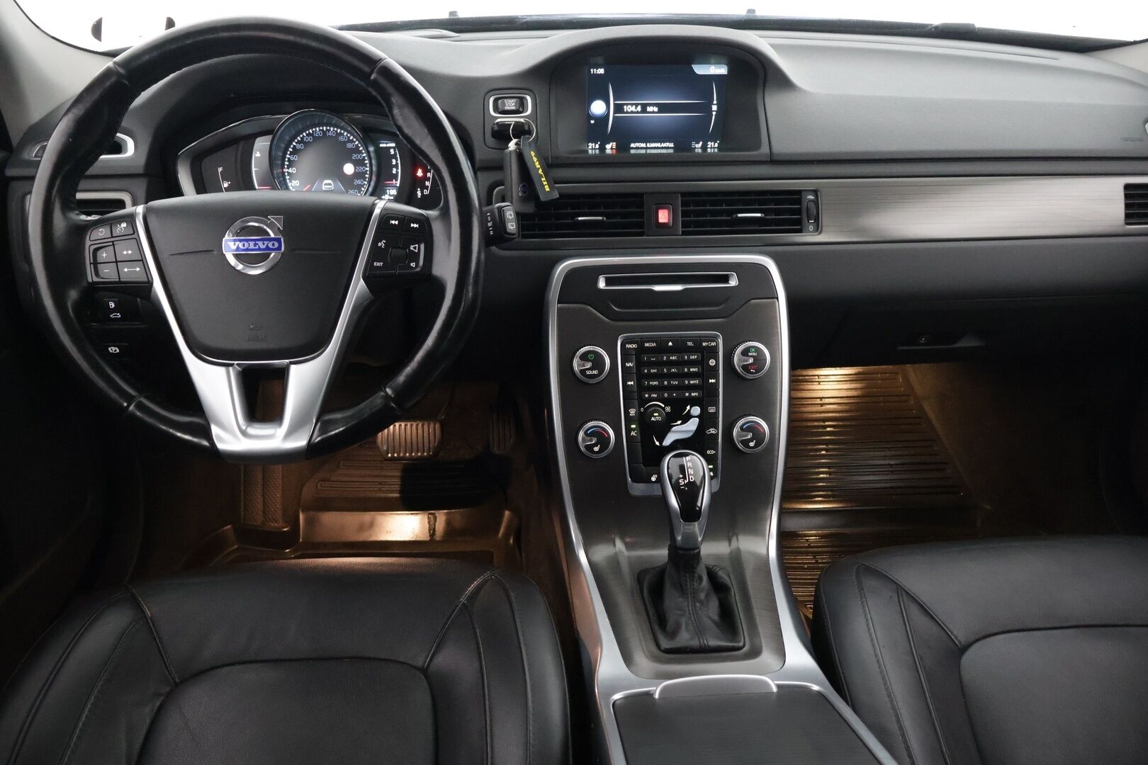 Volvo V70 2015 D4 Business Summum aut * Webasto / Voc / Adapt. Vak / Vetokoukku / Muistipenkki / Nahkasisusta * - * Suomi-auto / Kahdet hyvät renkaat / Leimaa 7/26 saakka *