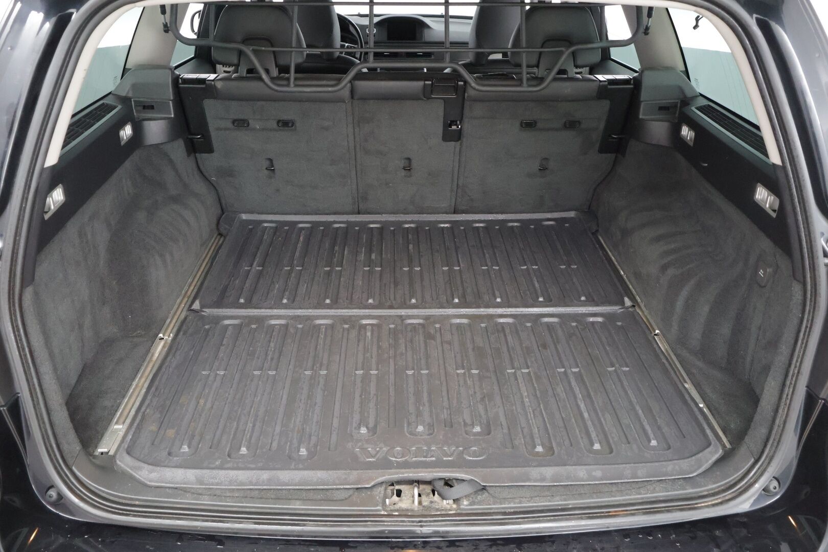 Volvo V70 2015 D4 Business Summum aut * Webasto / Voc / Adapt. Vak / Vetokoukku / Muistipenkki / Nahkasisusta * - * Suomi-auto / Kahdet hyvät renkaat / Leimaa 7/26 saakka *