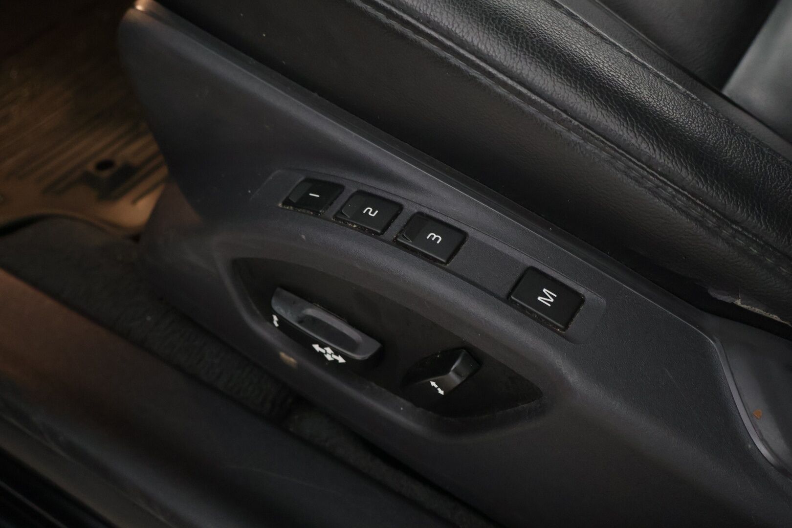 Volvo V70 2015 D4 Business Summum aut * Webasto / Voc / Adapt. Vak / Vetokoukku / Muistipenkki / Nahkasisusta * - * Suomi-auto / Kahdet hyvät renkaat / Leimaa 7/26 saakka *