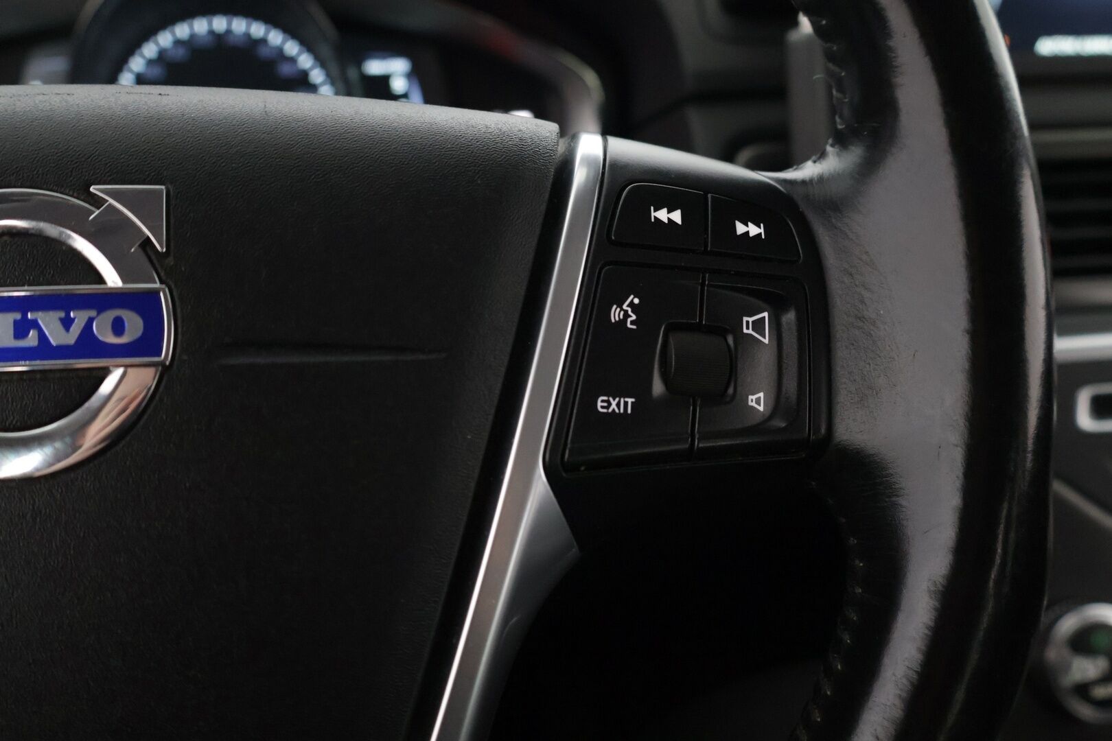 Volvo V70 2015 D4 Business Summum aut * Webasto / Voc / Adapt. Vak / Vetokoukku / Muistipenkki / Nahkasisusta * - * Suomi-auto / Kahdet hyvät renkaat / Leimaa 7/26 saakka *