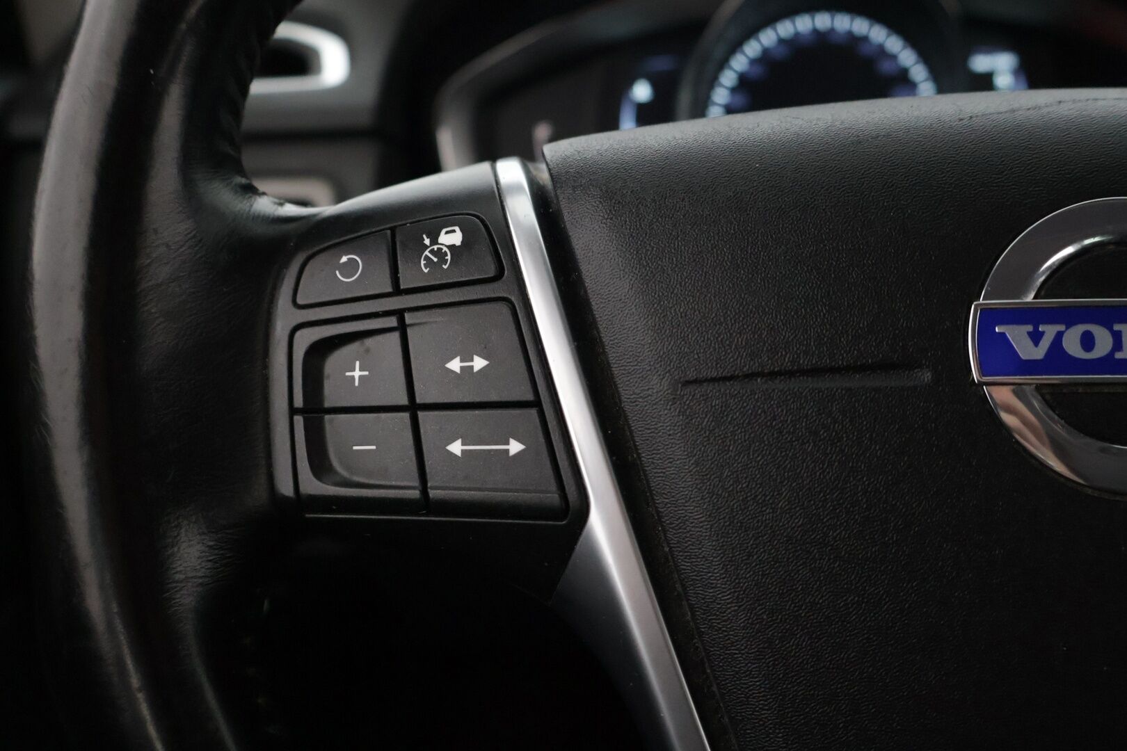 Volvo V70 2015 D4 Business Summum aut * Webasto / Voc / Adapt. Vak / Vetokoukku / Muistipenkki / Nahkasisusta * - * Suomi-auto / Kahdet hyvät renkaat / Leimaa 7/26 saakka *