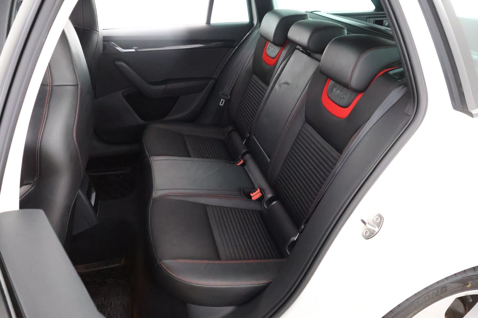 Skoda Octavia 2014 Combi 2,0 TDI RS DSG Autom. - Adapt.Vakkari / Webasto / Vetokoukku / Bi-Xenon / Sähköluukku / Suomiauto / 