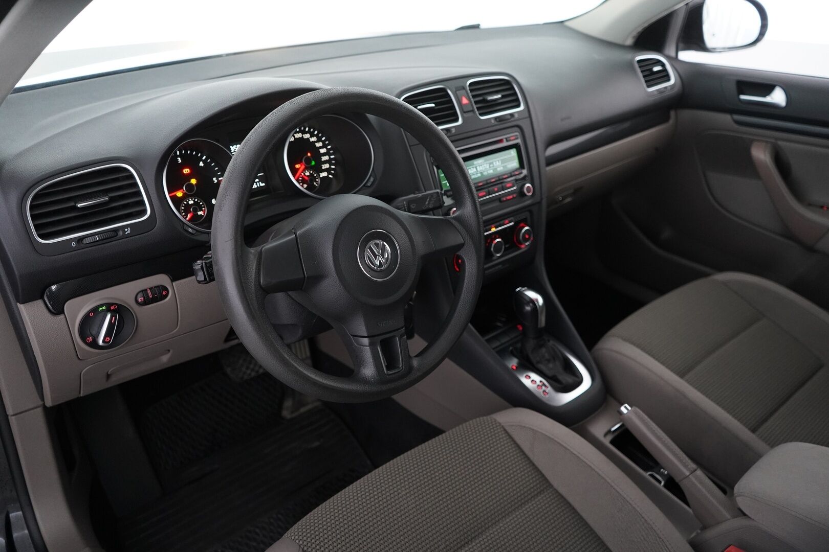 Volkswagen Golf 2011 MYYDÄÄN HUUTOKAUPAT.COM