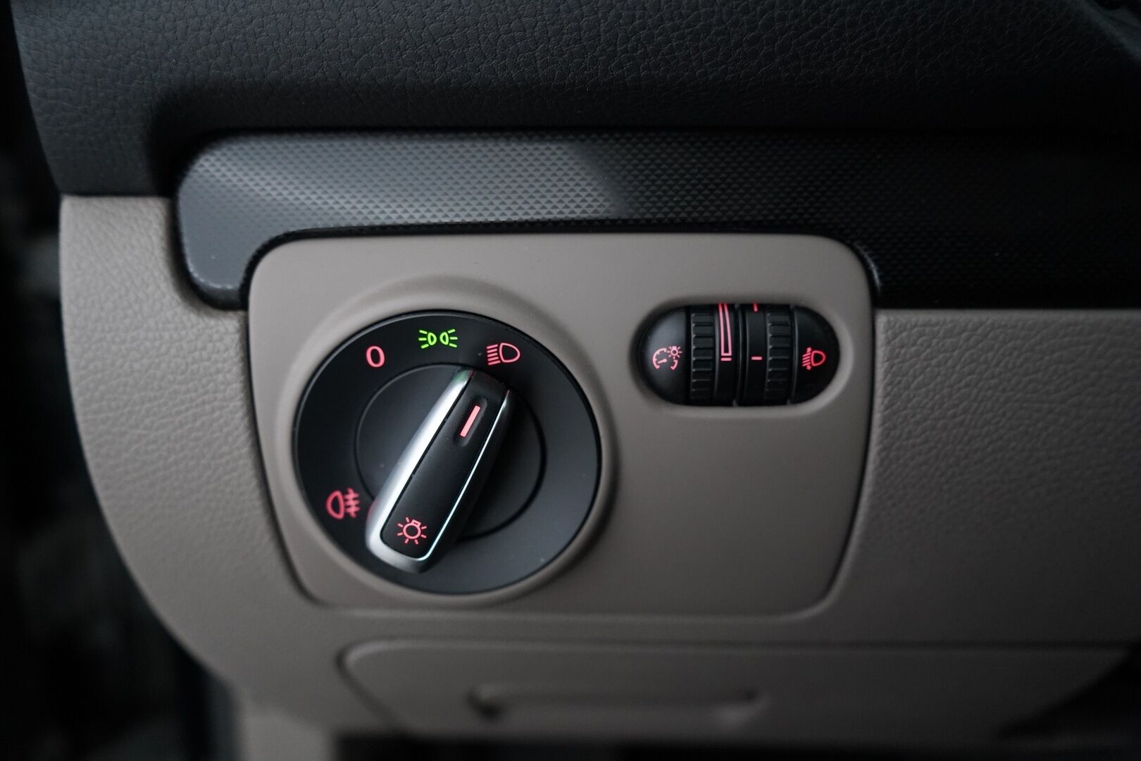 Volkswagen Golf 2011 MYYDÄÄN HUUTOKAUPAT.COM