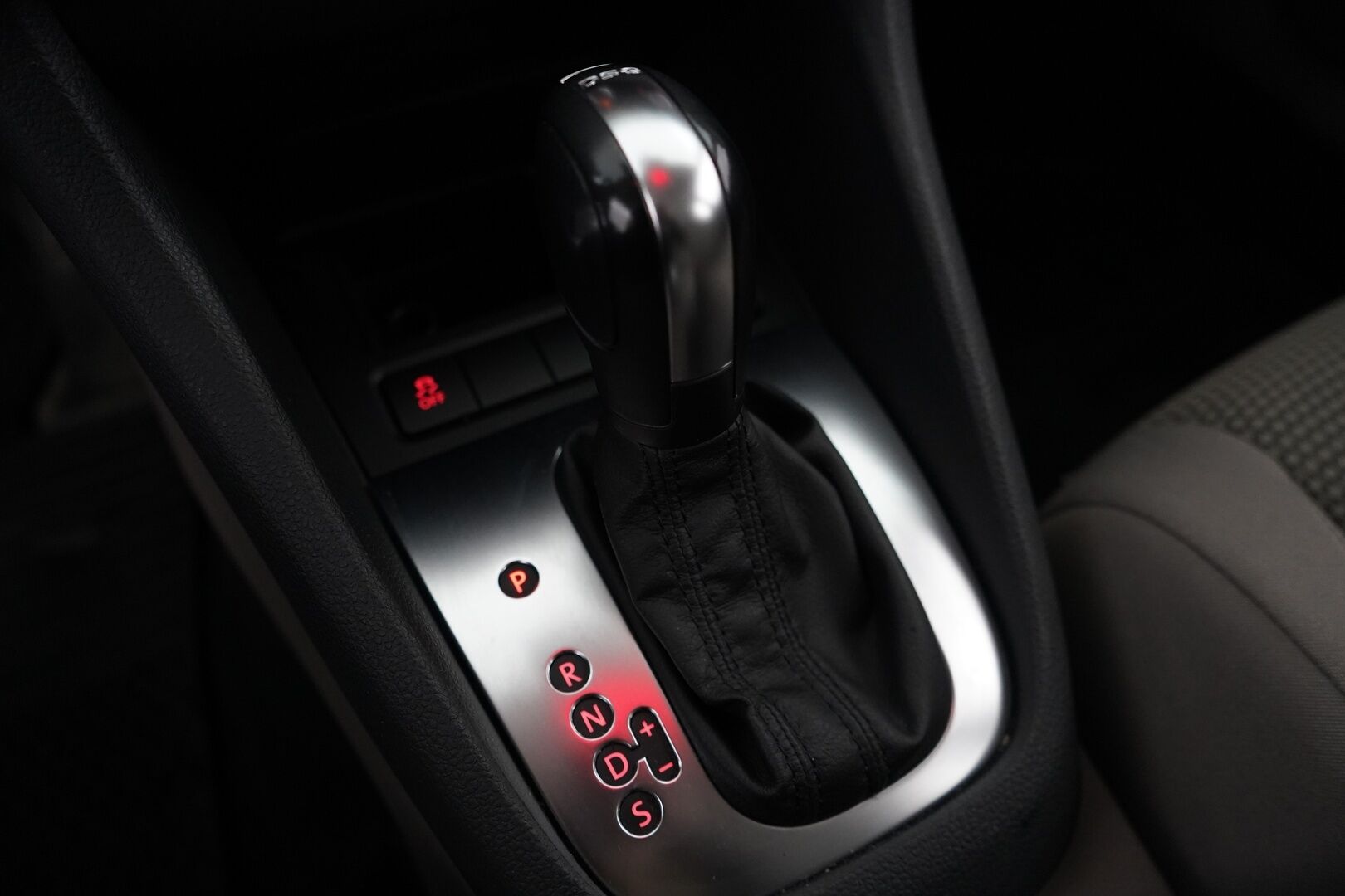 Volkswagen Golf 2011 MYYDÄÄN HUUTOKAUPAT.COM
