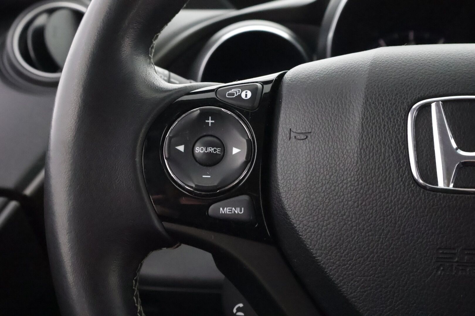 Honda Civic 2014 Tourer 1,8i Lifestyle Business HID * Suomiauto / Peruutuskamera / Vakkari / Lohko&Sisäpistoke / Peruutustutkat / HiFi - Hyvät huollot / 2x Hyvät renkaat / Juuri tullut Tampereelle!