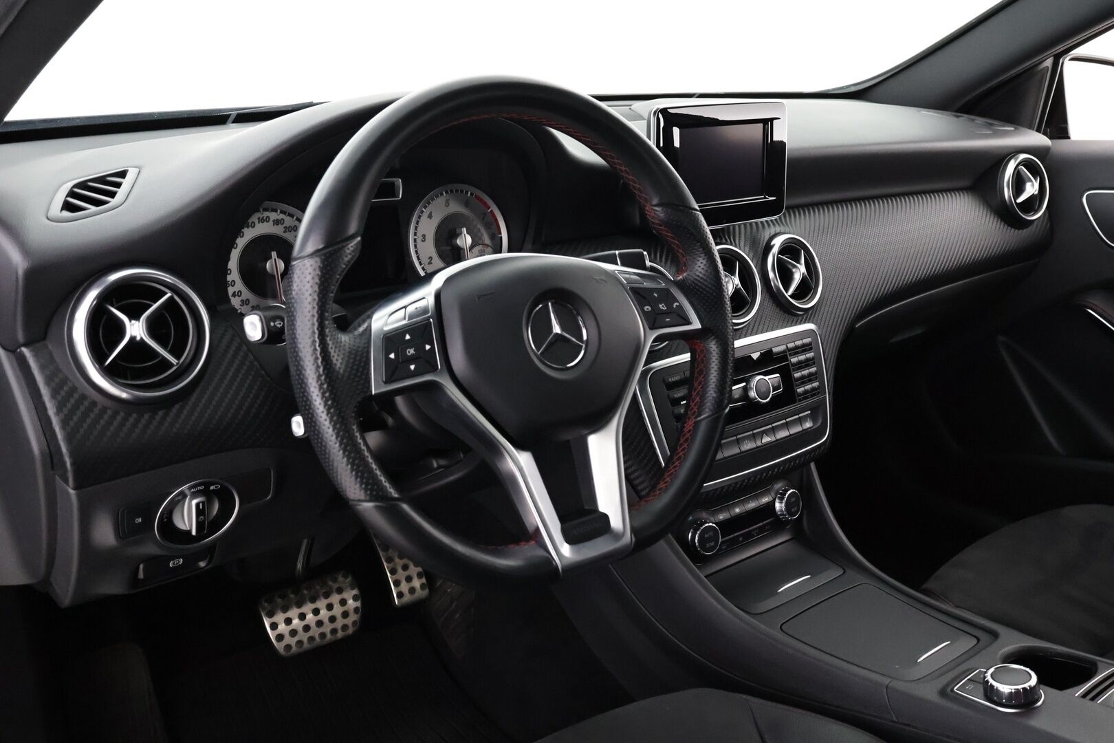 Mercedes-Benz A 2014 200 BE A Premium Business AMG - 2OM Suomiauto | Webasto | Vetokoukku | Peruutuskamera | Nahka-Alcantara | Bi-Xenon | Näyttävä!