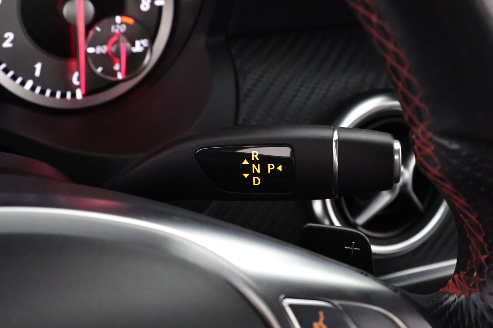 Mercedes-Benz A 2014 200 BE A Premium Business AMG - 2OM Suomiauto | Webasto | Vetokoukku | Peruutuskamera | Nahka-Alcantara | Bi-Xenon | Näyttävä!