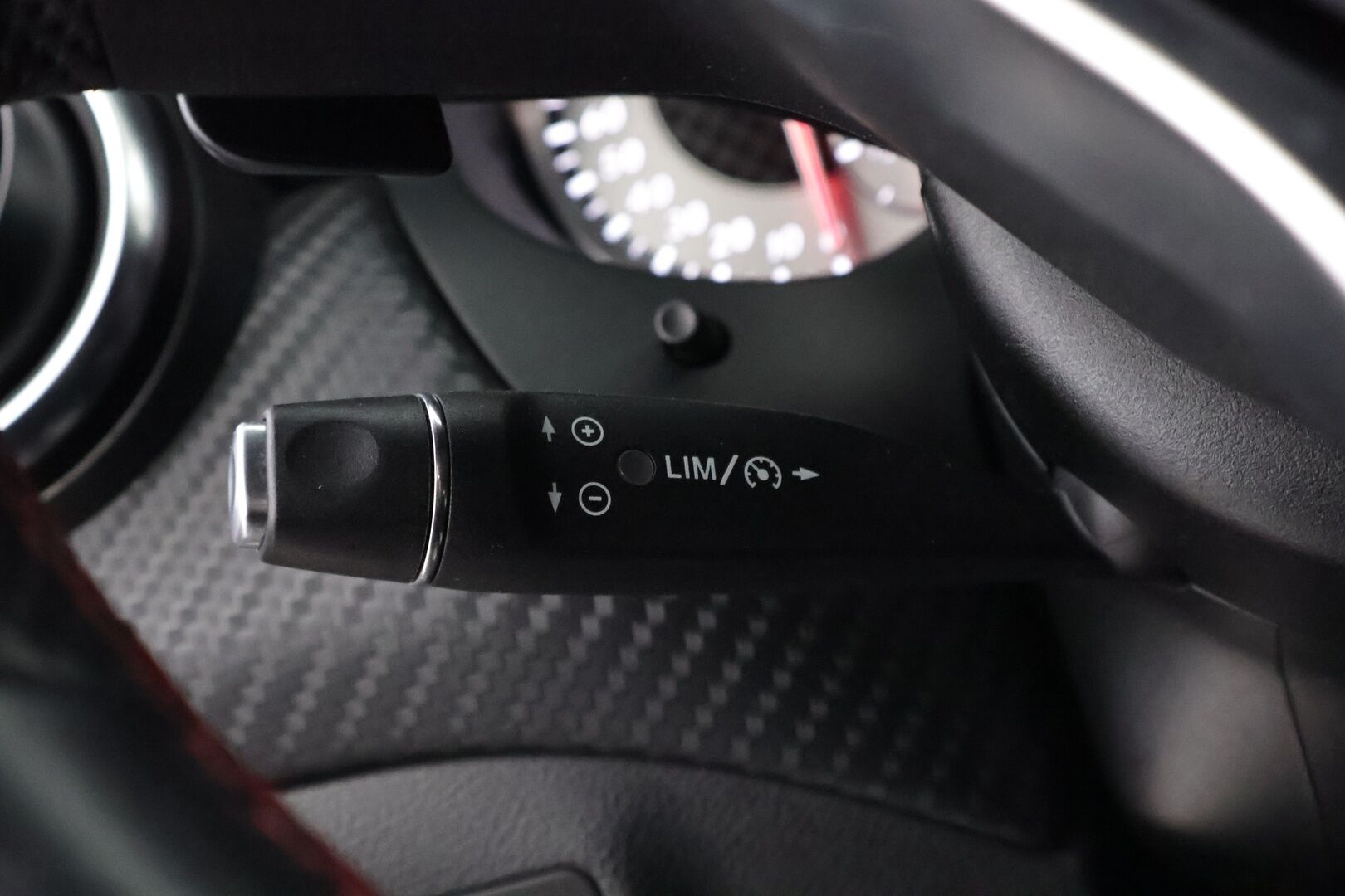 Mercedes-Benz A 2014 200 BE A Premium Business AMG - 2OM Suomiauto | Webasto | Vetokoukku | Peruutuskamera | Nahka-Alcantara | Bi-Xenon | Näyttävä!