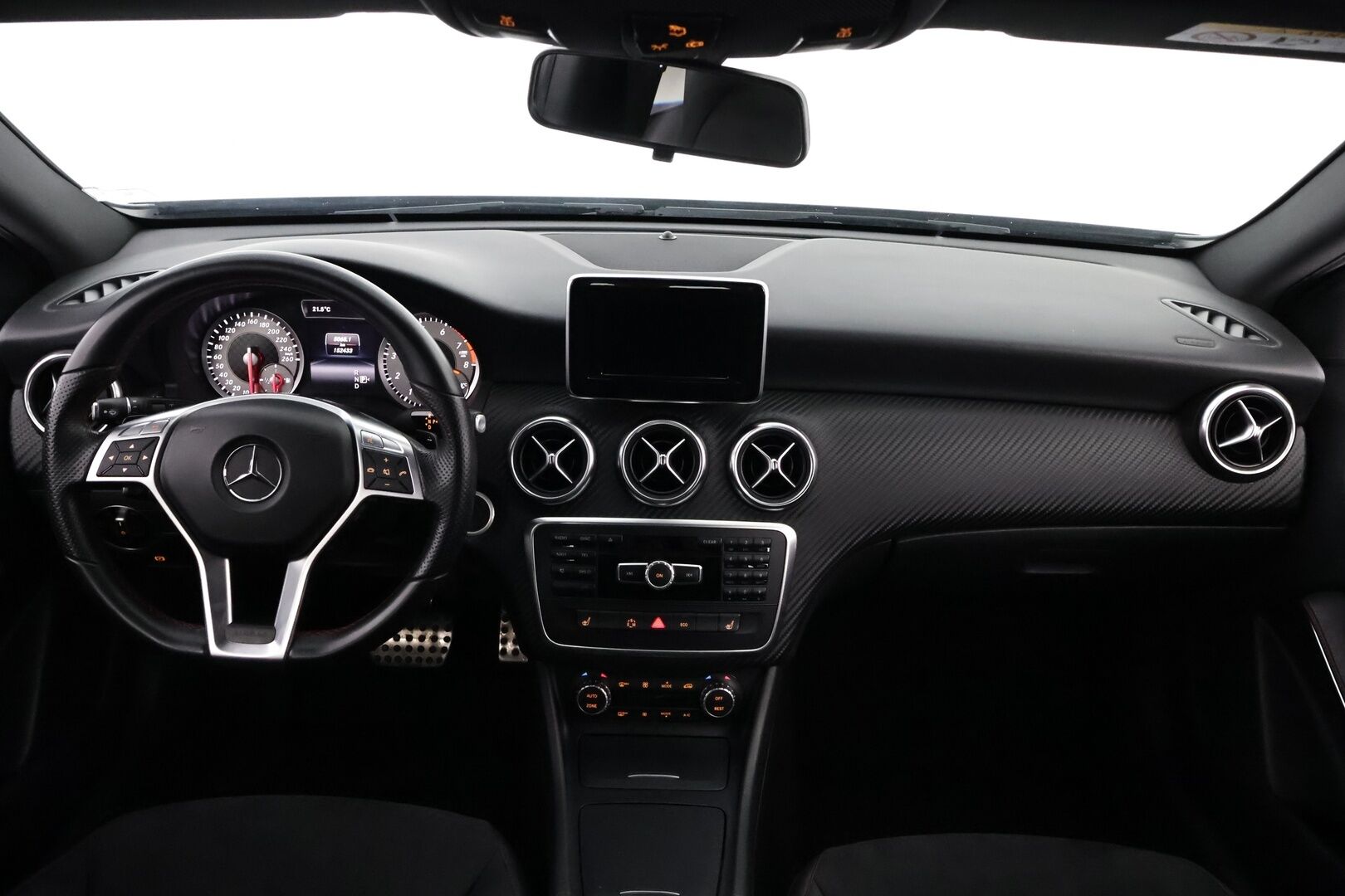 Mercedes-Benz A 2014 200 BE A Premium Business AMG - 2OM Suomiauto | Webasto | Vetokoukku | Peruutuskamera | Nahka-Alcantara | Bi-Xenon | Näyttävä!