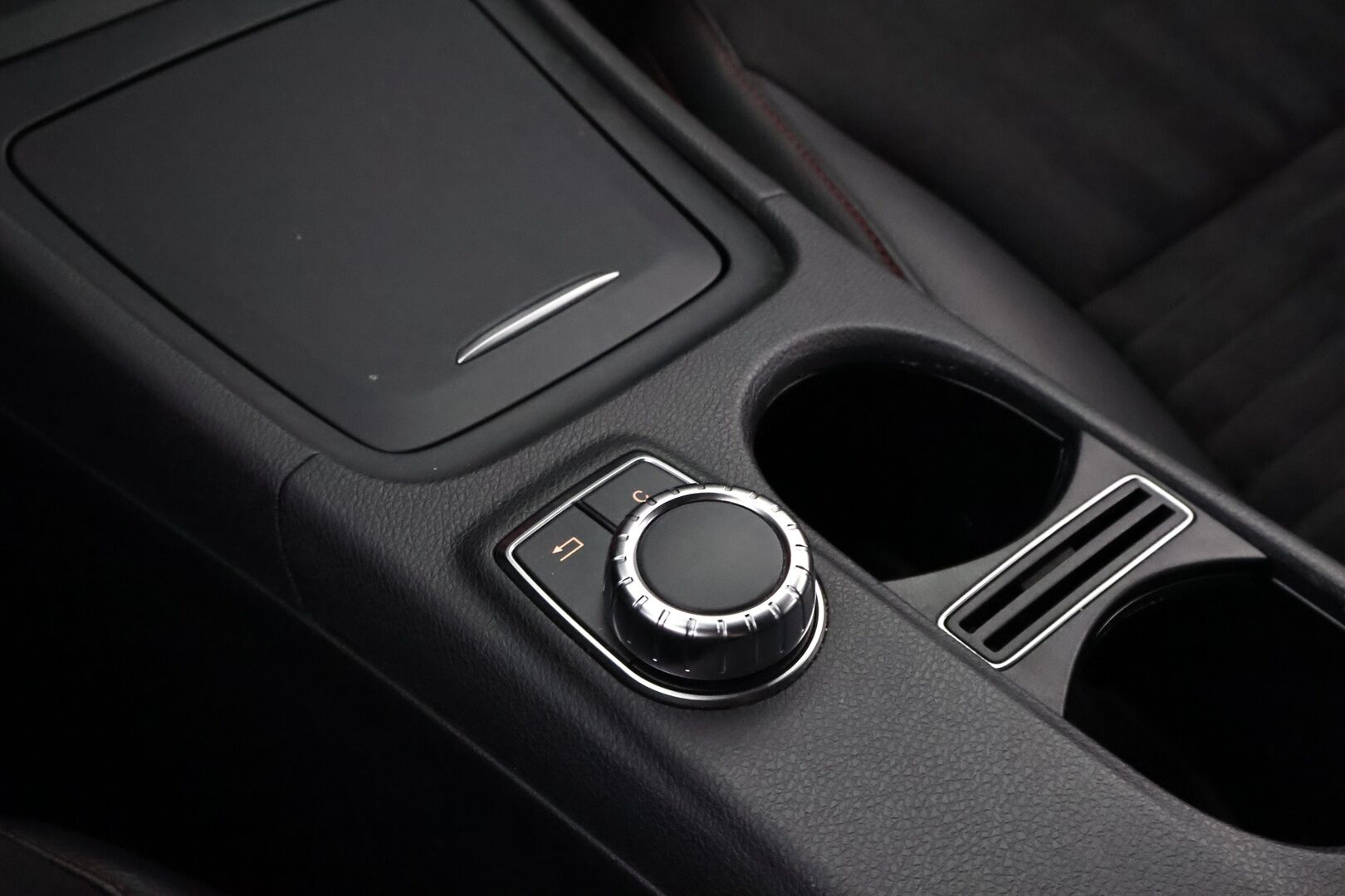 Mercedes-Benz A 2014 200 BE A Premium Business AMG - 2OM Suomiauto | Webasto | Vetokoukku | Peruutuskamera | Nahka-Alcantara | Bi-Xenon | Näyttävä!
