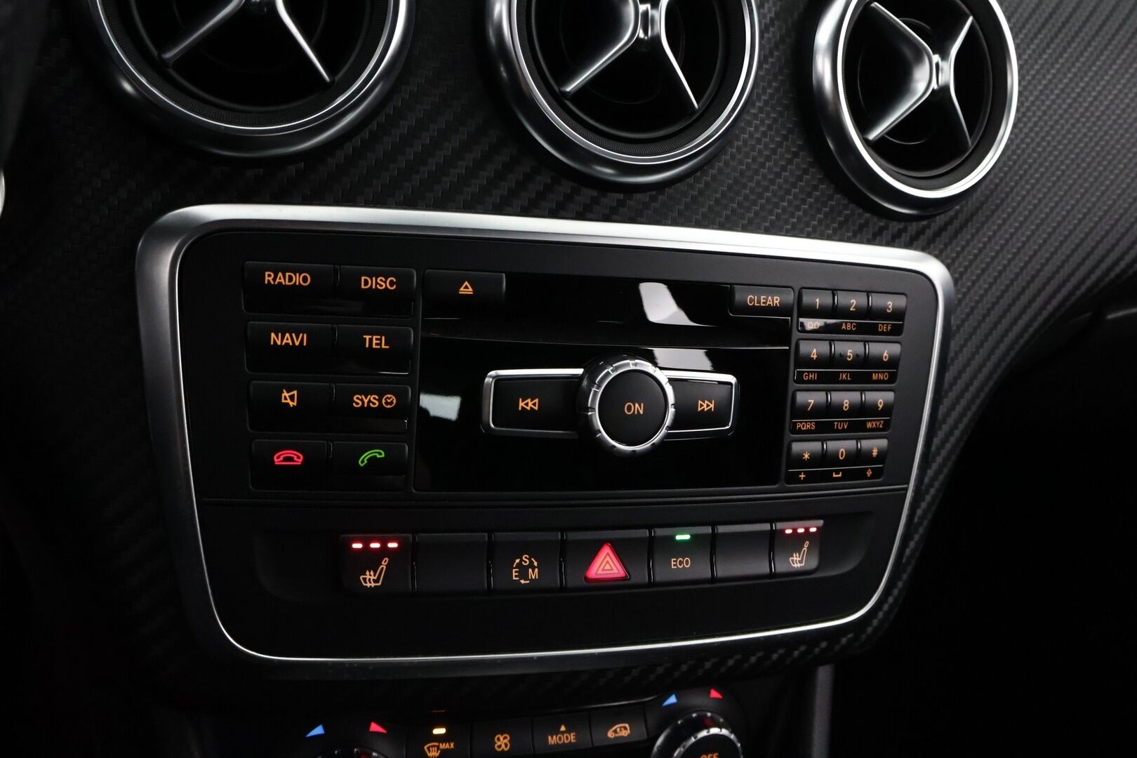 Mercedes-Benz A 2014 200 BE A Premium Business AMG - 2OM Suomiauto | Webasto | Vetokoukku | Peruutuskamera | Nahka-Alcantara | Bi-Xenon | Näyttävä!