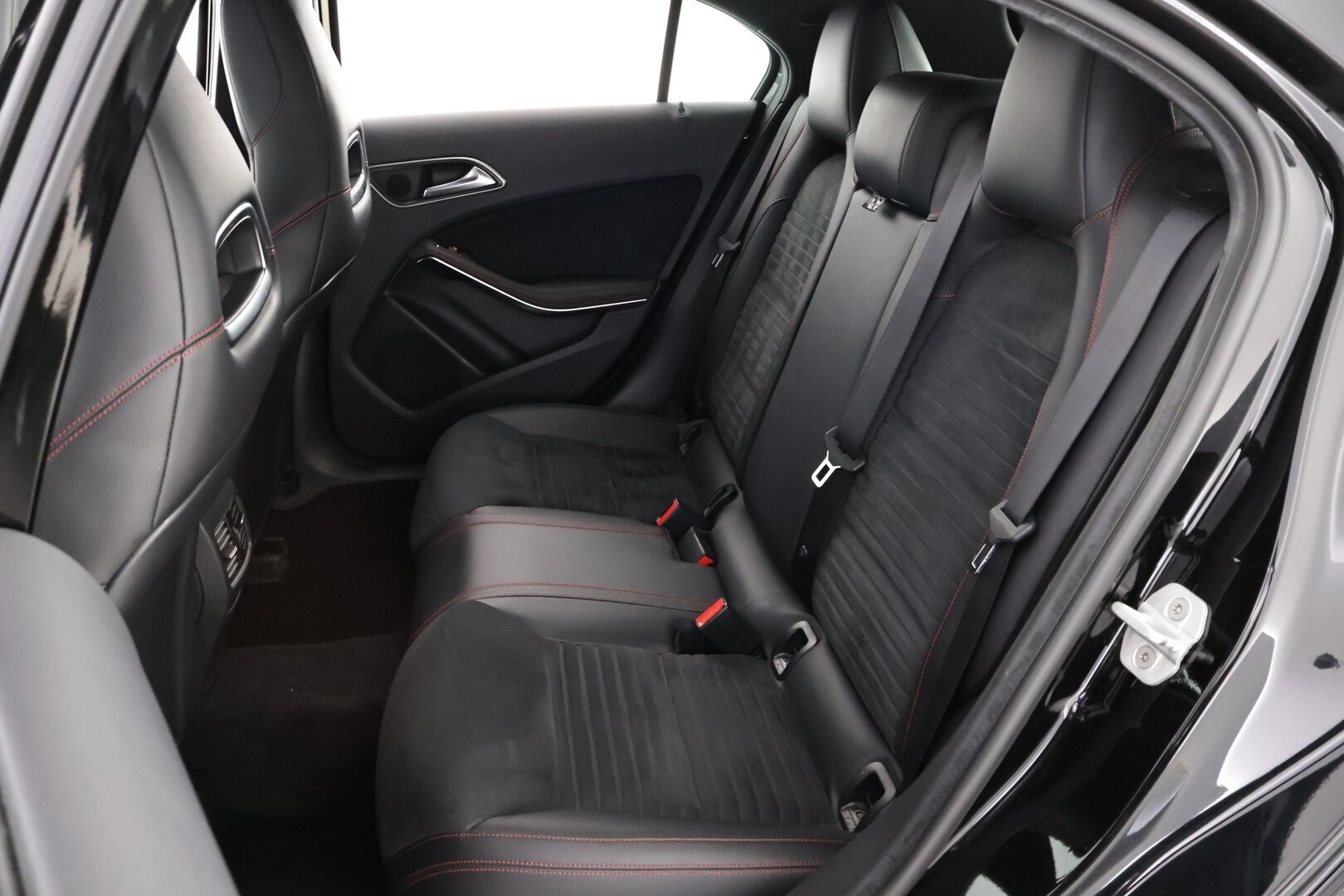 Mercedes-Benz A 2014 200 BE A Premium Business AMG - 2OM Suomiauto | Webasto | Vetokoukku | Peruutuskamera | Nahka-Alcantara | Bi-Xenon | Näyttävä!