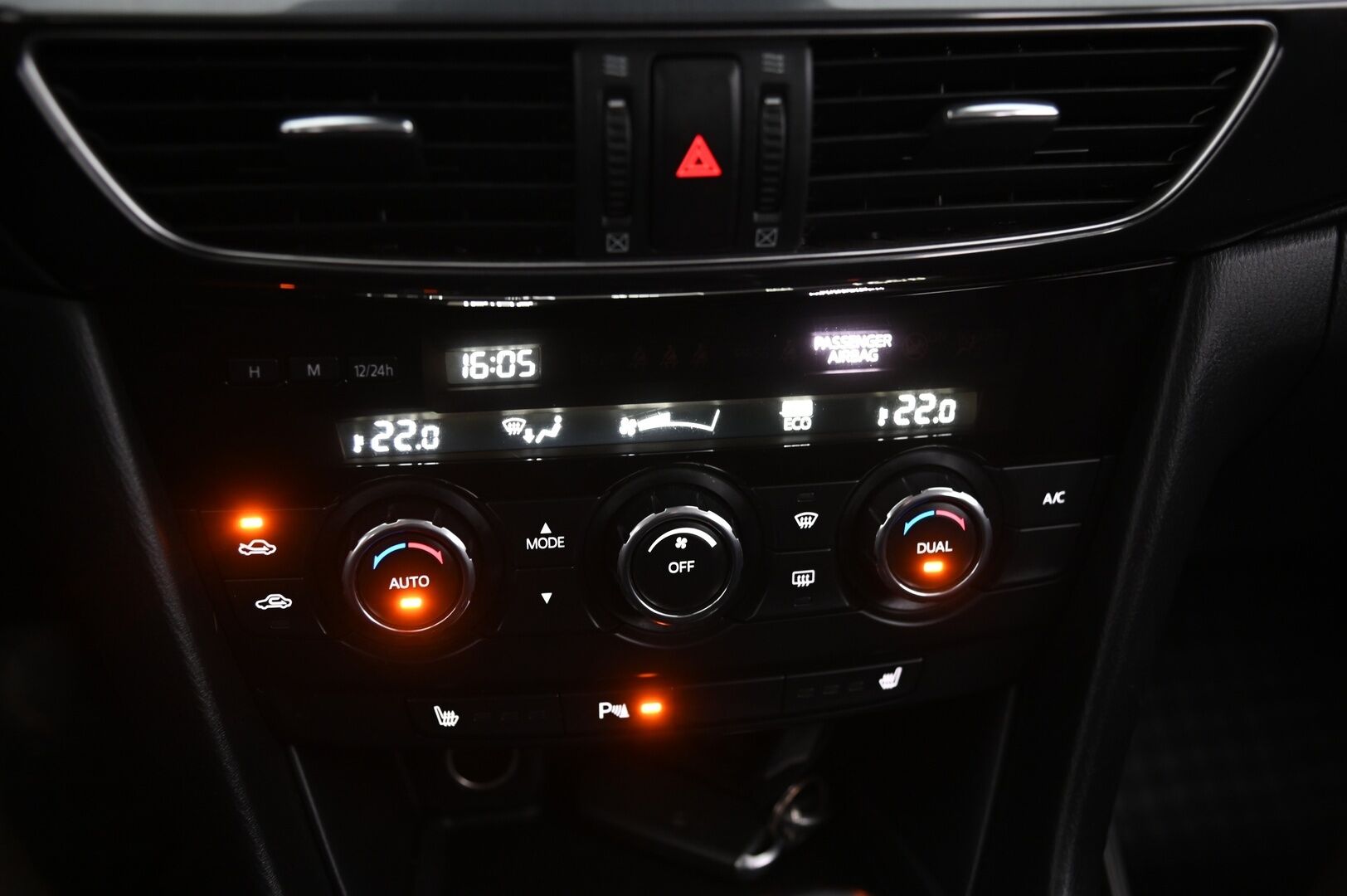 Mazda Mazda6 2015 Sport Wagon 2,2 (150) SKYACTIV-D Premium Plus Business 6MT 5ov TF6 *Tutkat / Vakkari / Lohkolämmitin + sisäpistoke* - *Juuri tullut / 2x renkaat / Suomi-auto*