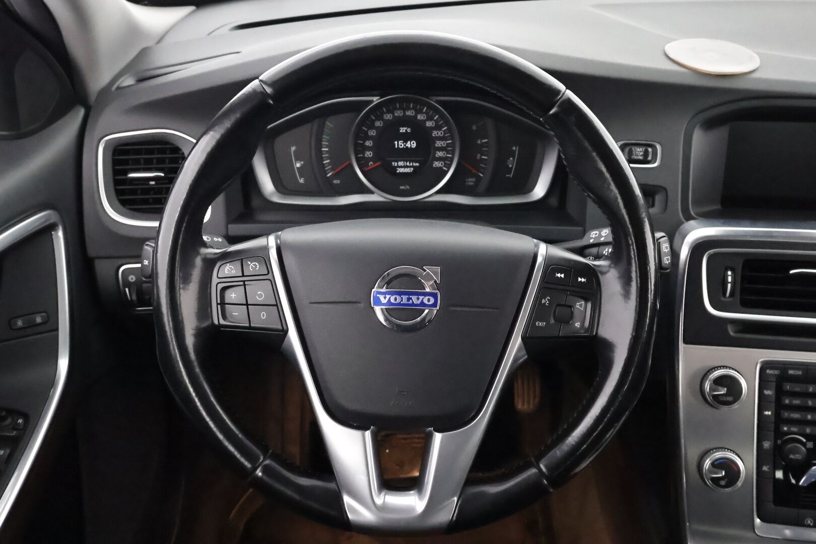 Volvo V60 2015 D2 Business Edition - Suomiauto | Webasto | High.Perf Audio | Vakkari | Xenon | P.Tutka | Hiljattain huollettu | 2x renkaat vanteilla | Ei adblue!
