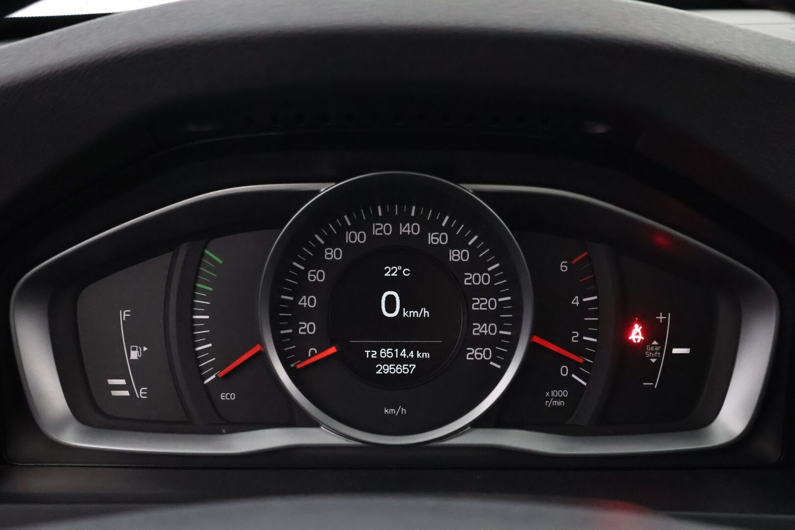 Volvo V60 2015 D2 Business Edition - Suomiauto | Webasto | High.Perf Audio | Vakkari | Xenon | P.Tutka | Hiljattain huollettu | 2x renkaat vanteilla | Ei adblue!