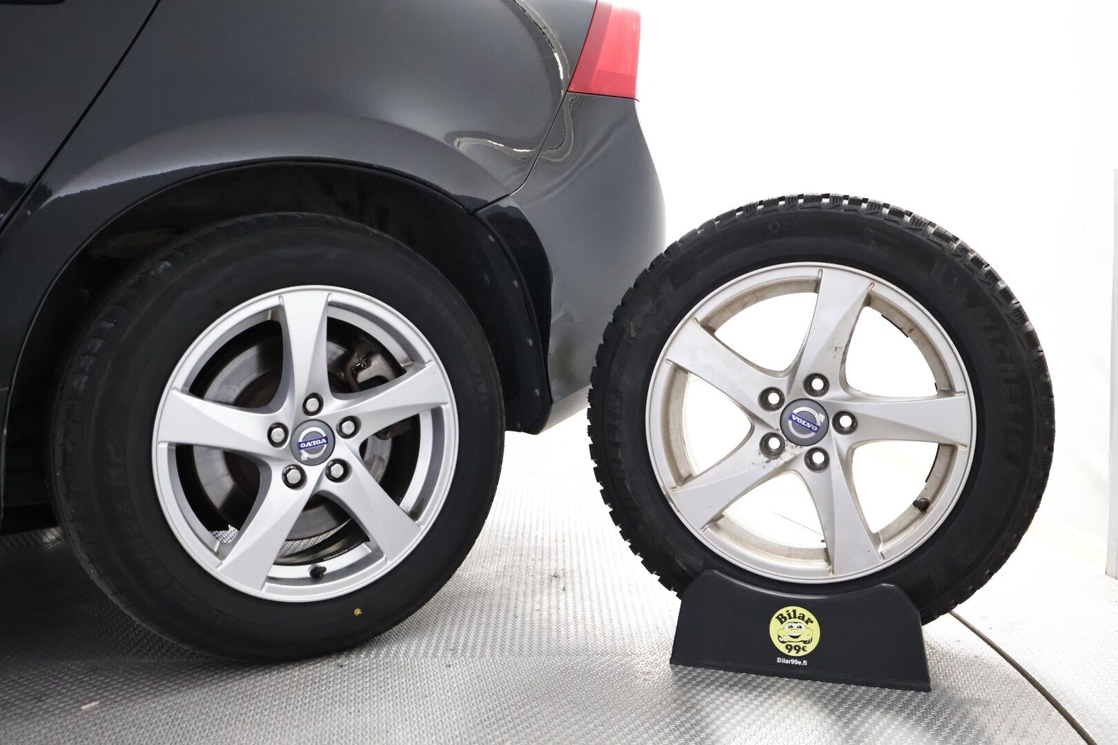 Volvo V60 2015 D2 Business Edition - Suomiauto | Webasto | High.Perf Audio | Vakkari | Xenon | P.Tutka | Hiljattain huollettu | 2x renkaat vanteilla | Ei adblue!