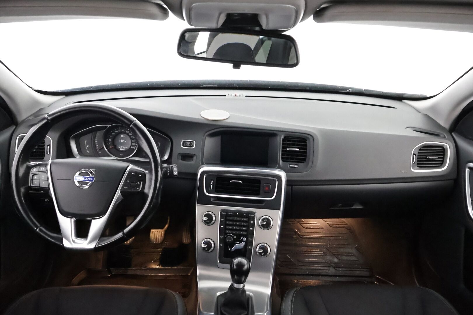 Volvo V60 2015 D2 Business Edition - Suomiauto | Webasto | High.Perf Audio | Vakkari | Xenon | P.Tutka | Hiljattain huollettu | 2x renkaat vanteilla | Ei adblue!