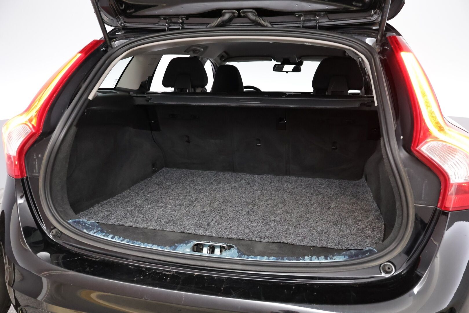 Volvo V60 2015 D2 Business Edition - Suomiauto | Webasto | High.Perf Audio | Vakkari | Xenon | P.Tutka | Hiljattain huollettu | 2x renkaat vanteilla | Ei adblue!