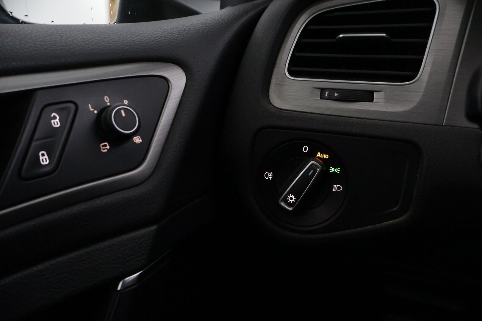 Volkswagen Golf 2014 Variant Comfortline 2,0 TDI 110 kW (150 hv) BlueMotion Technology - YritysOutlet - Myydään vain yrityksille - | Acc | Koukku | Webasto | Tutkat |