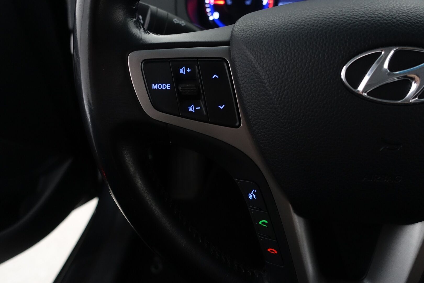 Hyundai i40 Sedan 2015 1,6 GDI 6MT ISG Classic - Suomi-auto | LED-päiväajovalot | Vakionopeudensäädin | Bluetooth-audio | Tummennetut takalasit | Sähkösäätöiset peilit | 2x renkaat ja vanteet | Siisti sisätila | Juuri huollettu! |