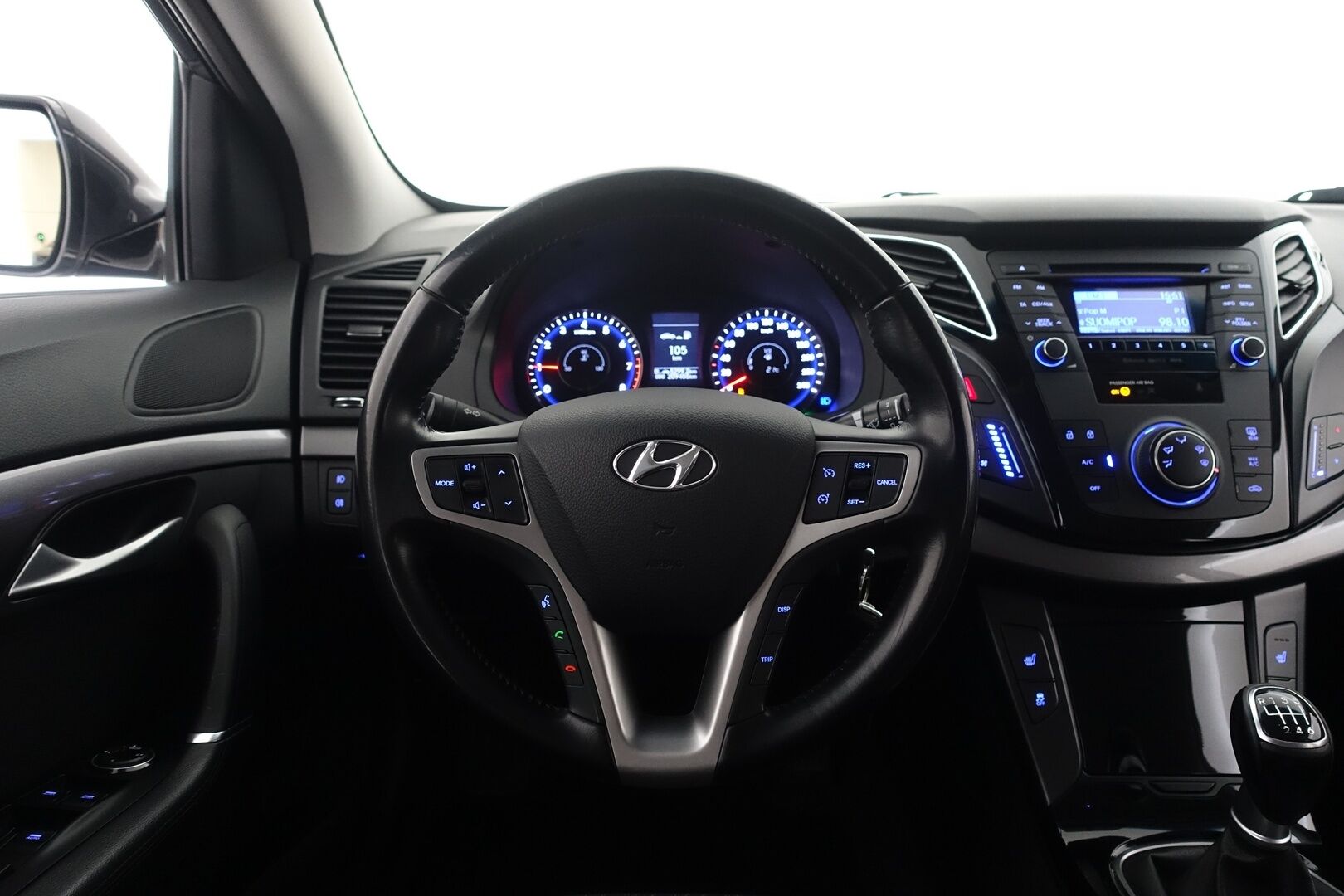 Hyundai i40 Sedan 2015 1,6 GDI 6MT ISG Classic - Suomi-auto | LED-päiväajovalot | Vakionopeudensäädin | Bluetooth-audio | Tummennetut takalasit | Sähkösäätöiset peilit | 2x renkaat ja vanteet | Siisti sisätila | Juuri huollettu! |