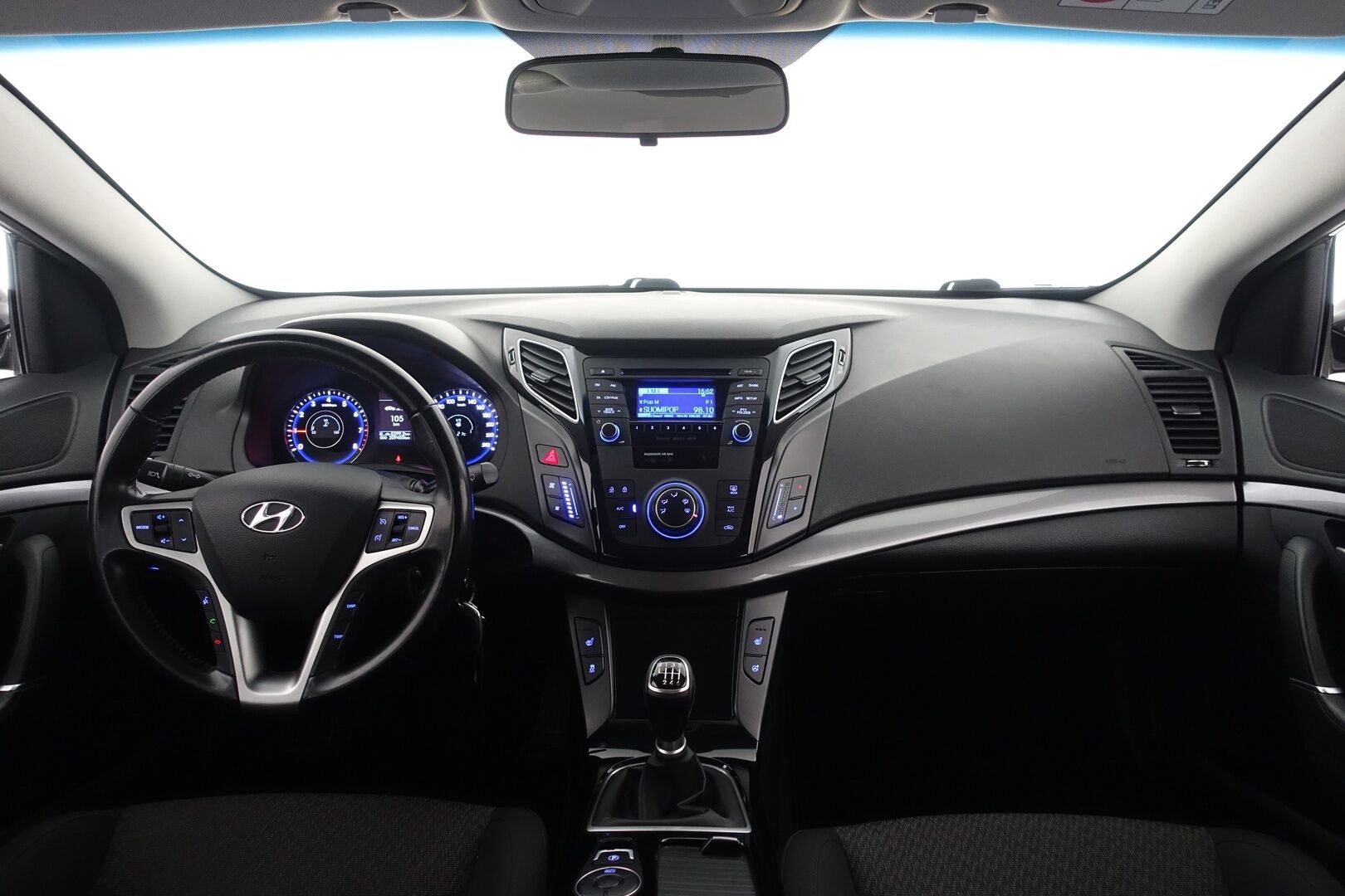 Hyundai i40 Sedan 2015 1,6 GDI 6MT ISG Classic - Suomi-auto | LED-päiväajovalot | Vakionopeudensäädin | Bluetooth-audio | Tummennetut takalasit | Sähkösäätöiset peilit | 2x renkaat ja vanteet | Siisti sisätila | Juuri huollettu! |
