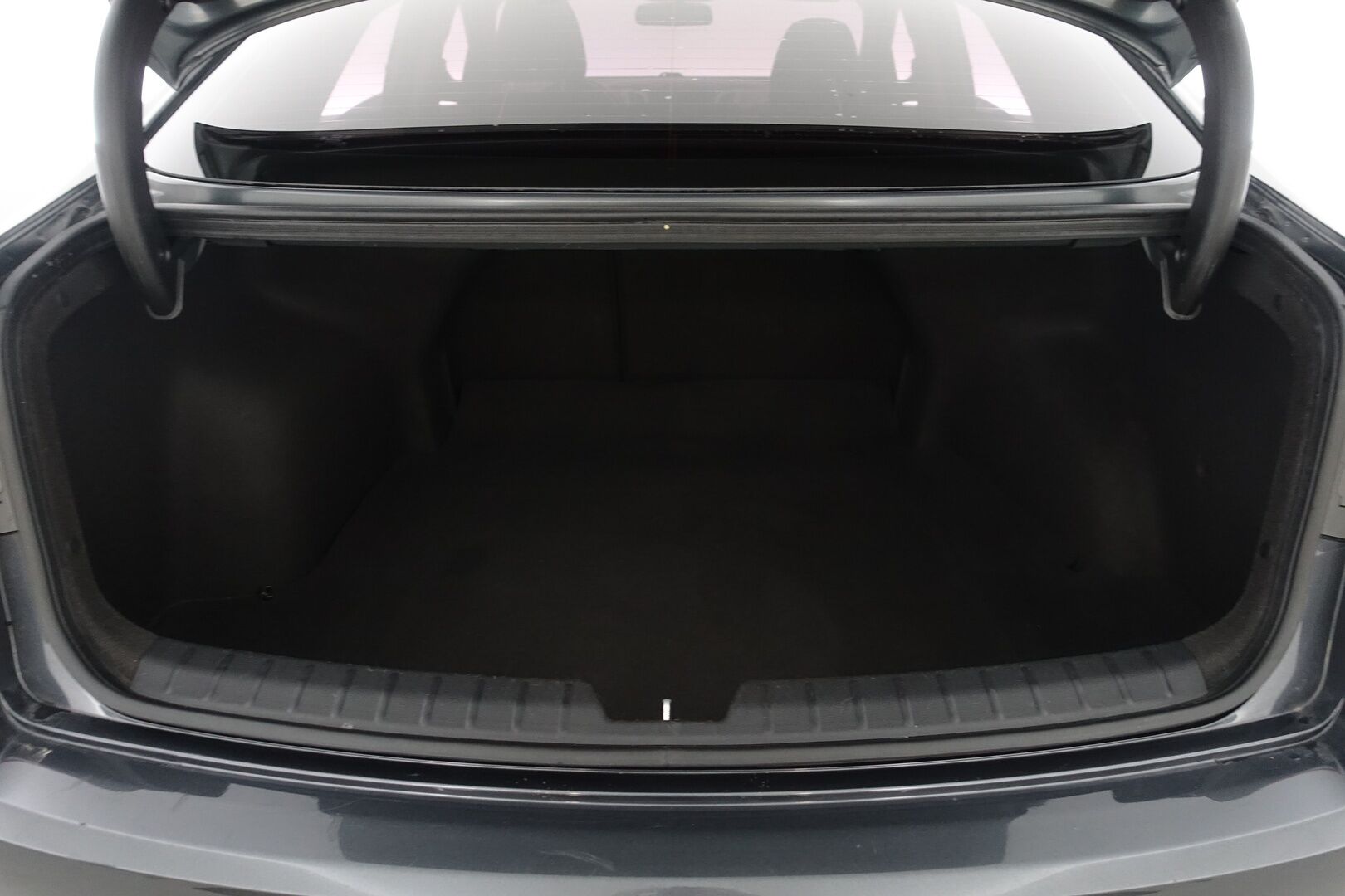 Hyundai i40 Sedan 2015 1,6 GDI 6MT ISG Classic - Suomi-auto | LED-päiväajovalot | Vakionopeudensäädin | Bluetooth-audio | Tummennetut takalasit | Sähkösäätöiset peilit | 2x renkaat ja vanteet | Siisti sisätila | Juuri huollettu! |