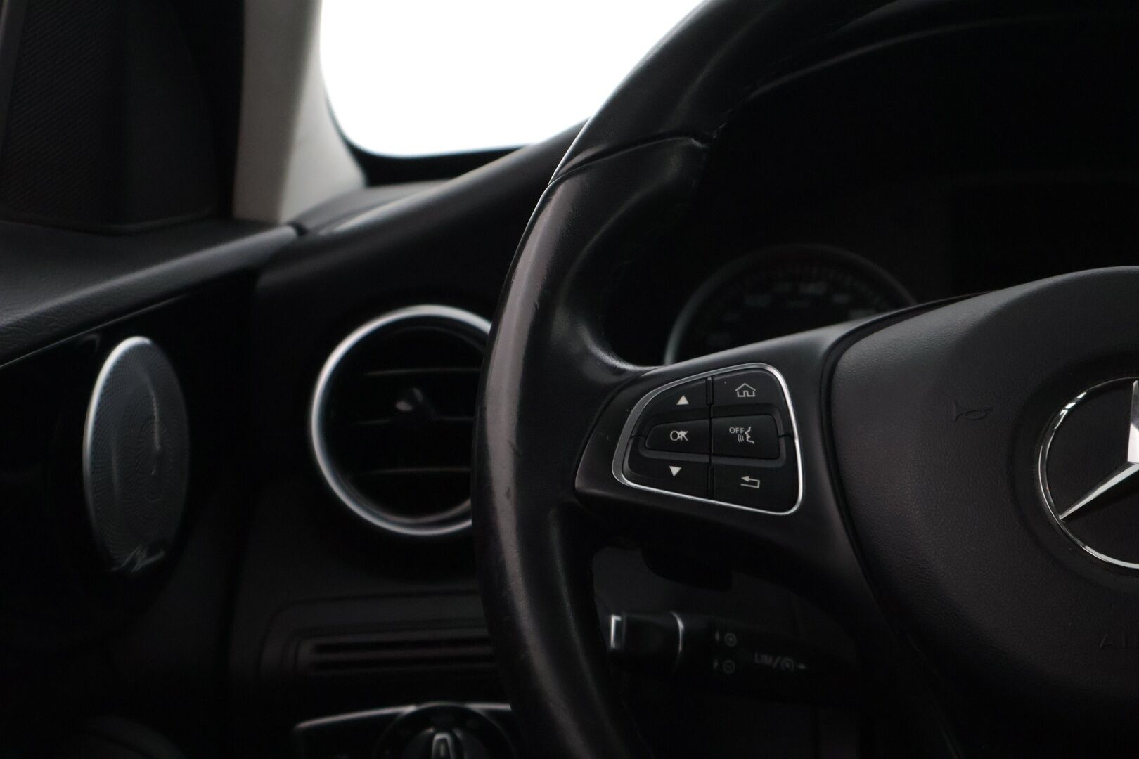 MERCEDES-BENZ C 2017 220 d 4Matic T A Premium Business * Burmester / Vetokoukku / Sähkökontti / Navi / Vakkari * - Juuri huollettu! / Kahdet renkaat aluvanteilla